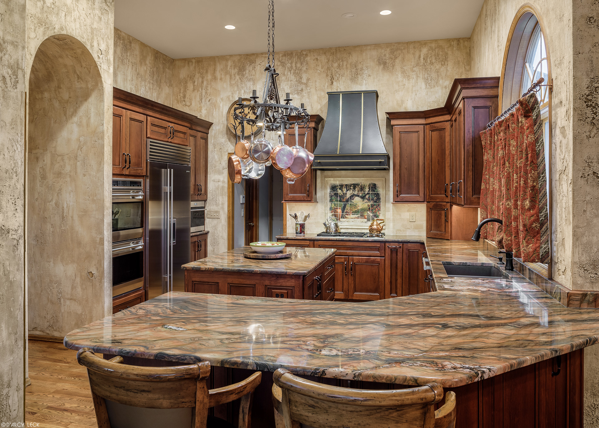 interior photographer D'Arcy Leck photographs a luxury kitchen