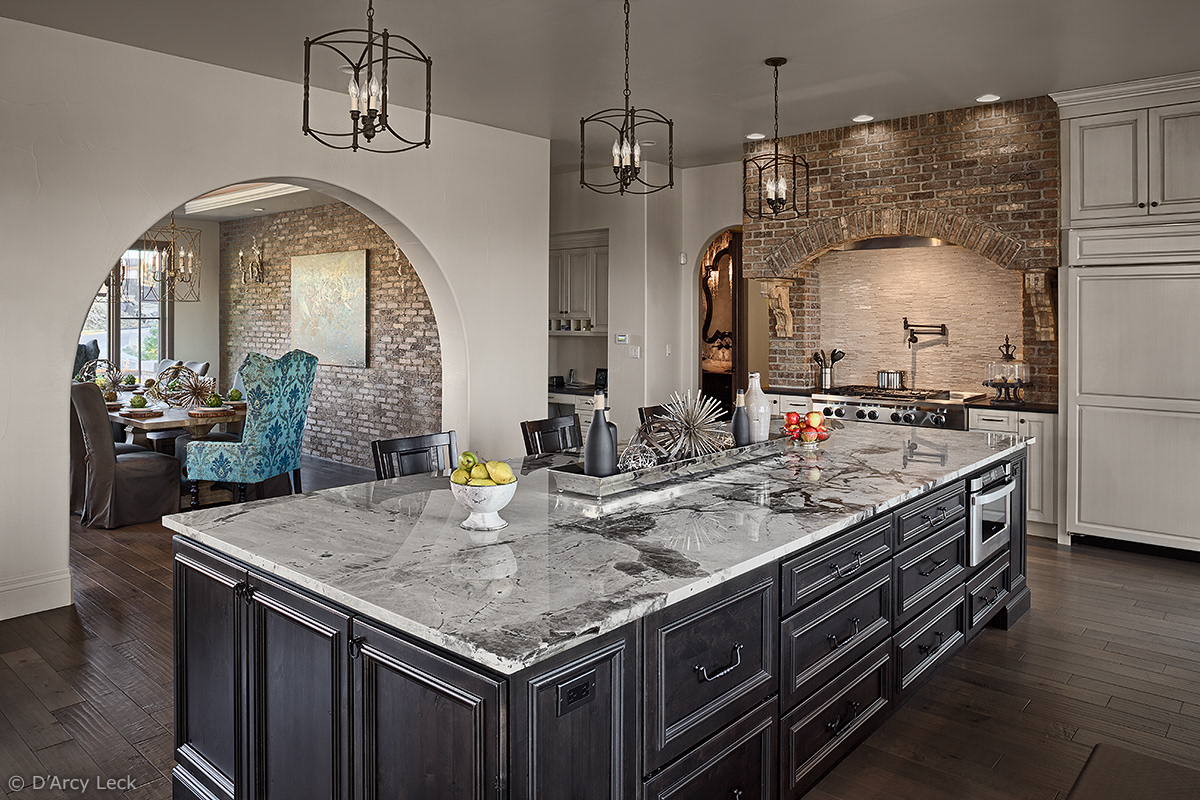 interior photographer D'Arcy Leck captures the kitchen and dining room of luxury residential home