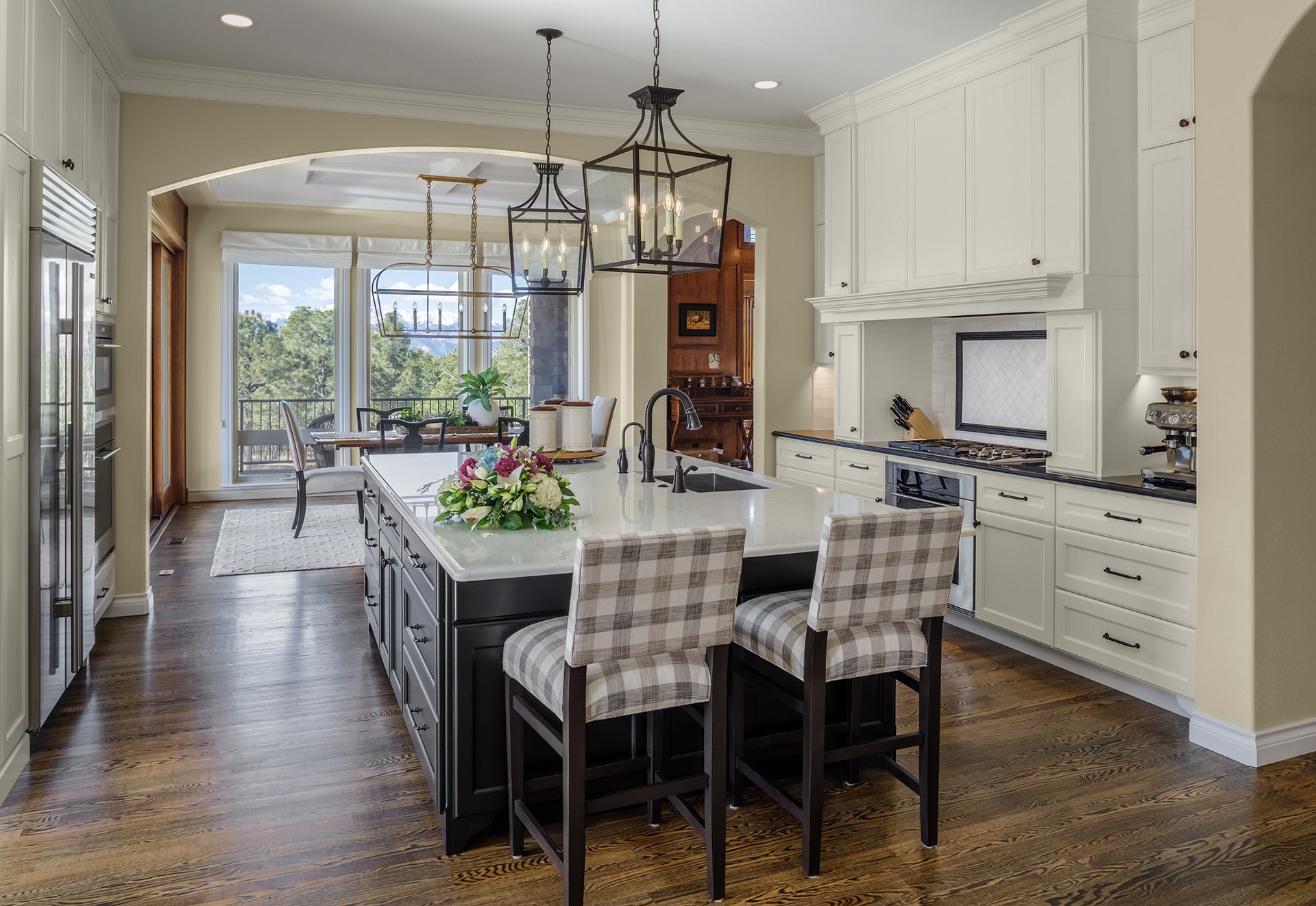 interior architectural photographer D'Arcy Leck photographs a luxury kitchen