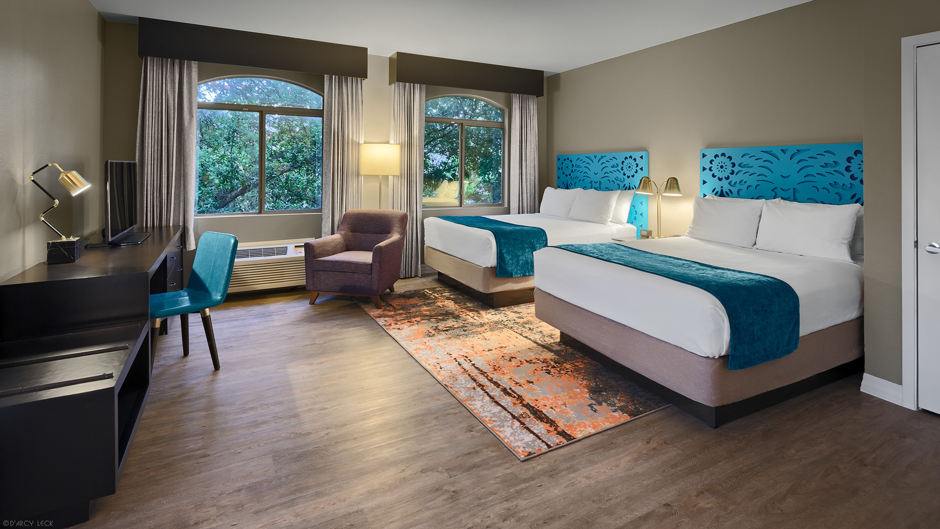 Hospitality photographer D'Arcy Leck captures a guest room double bed of the Hotel Indigo San Antonio Riverwalk