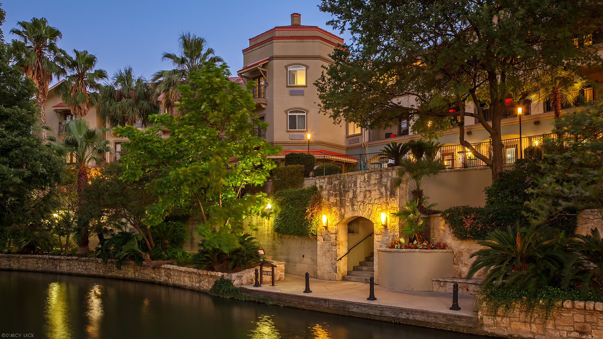 hotel photographer D'Arcy Leck photographs the rear Riverwalk exterior of the Hotel Indigo San Antonio Riverwalk