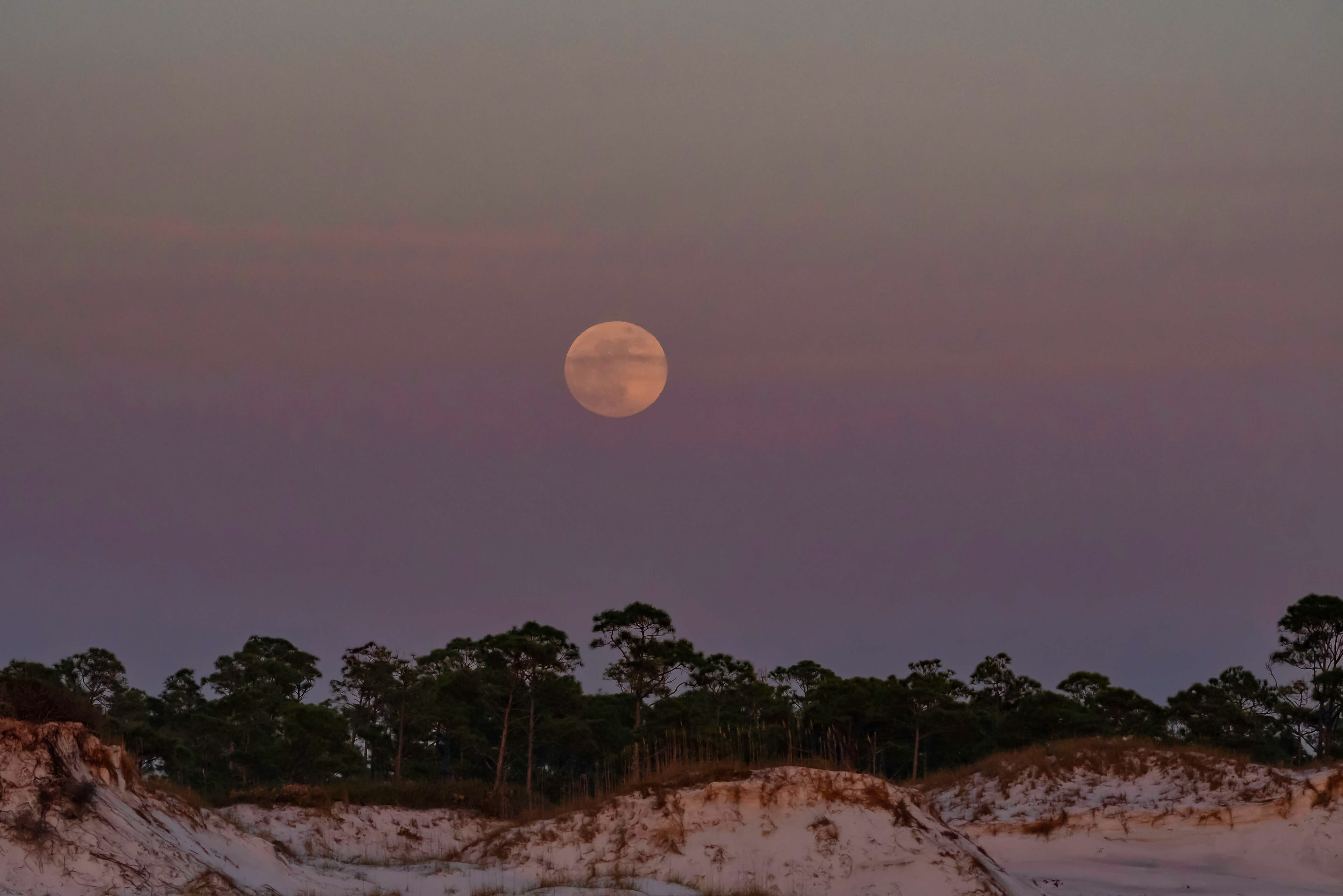 Full moonrise.