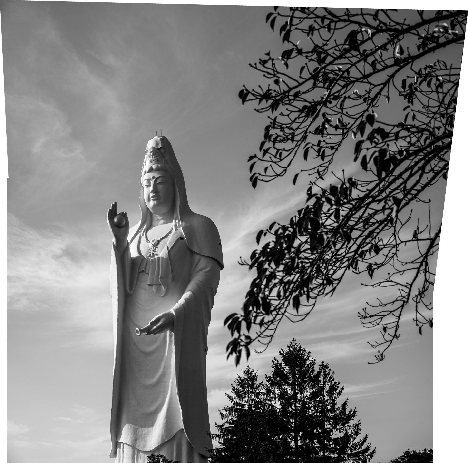 Sendai Dai Kannon (White-Robed Colossus)