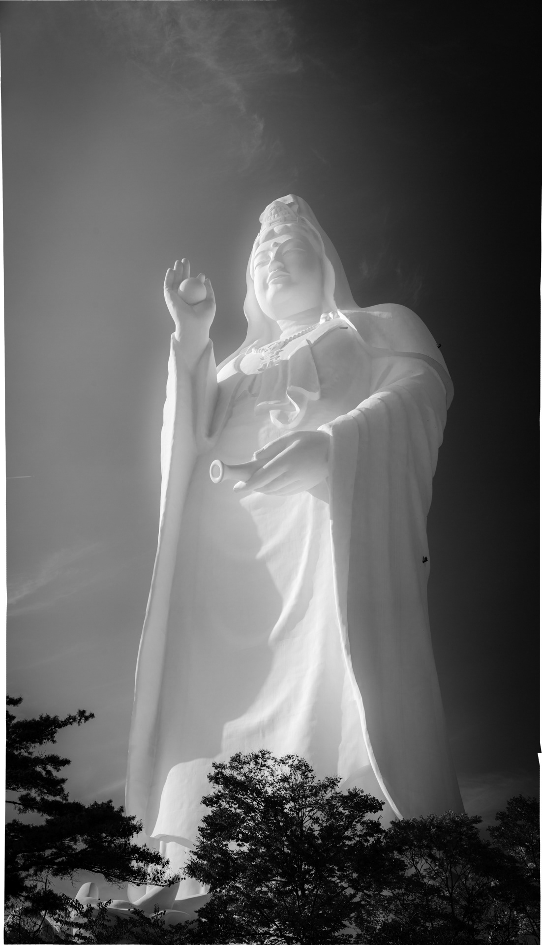 Sendai Dai Kannon (White-Robed Colossus)