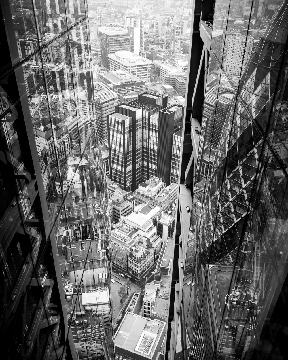 30 St Mary Axe (The Gherkin) reflected on the Leadenhall Building exterior. Image © Nik van Herpt