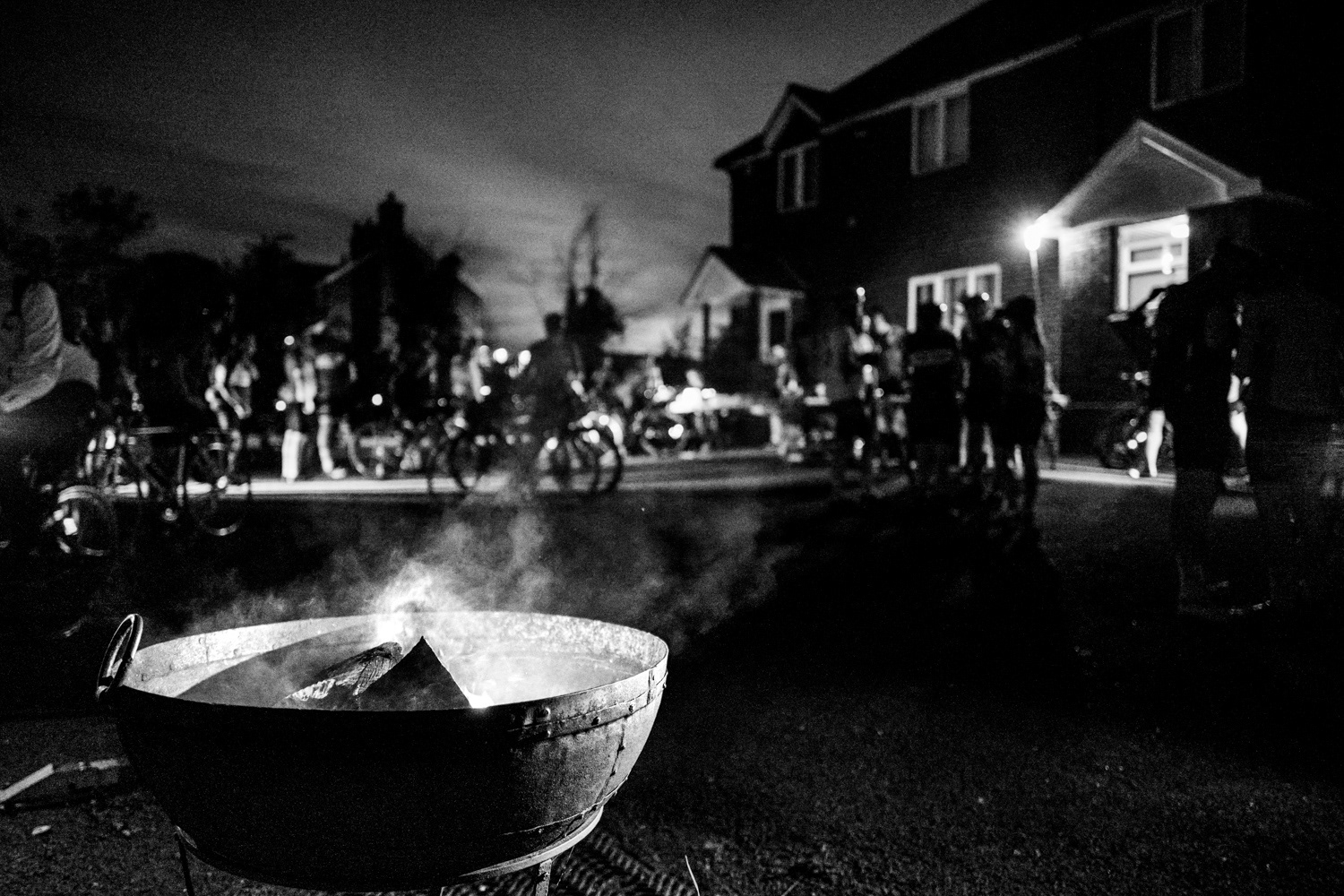 Fire pit at a pop-up stop. Image © Nik van Herpt