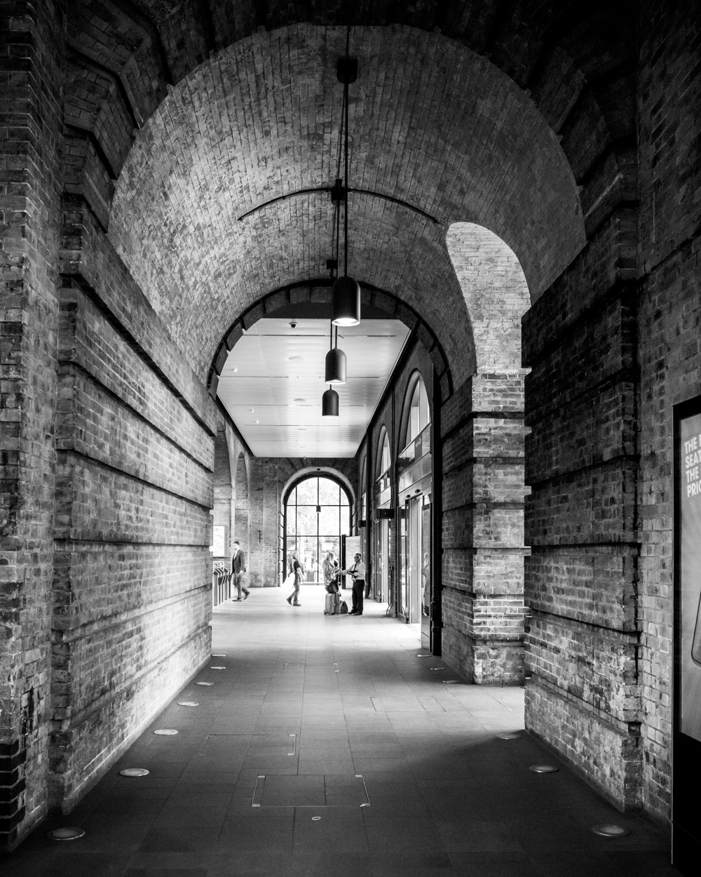 Southern connection from the Western Concourse to the platforms of the Main Train Shed, Kings Cross Station. Image © Nik van Herpt