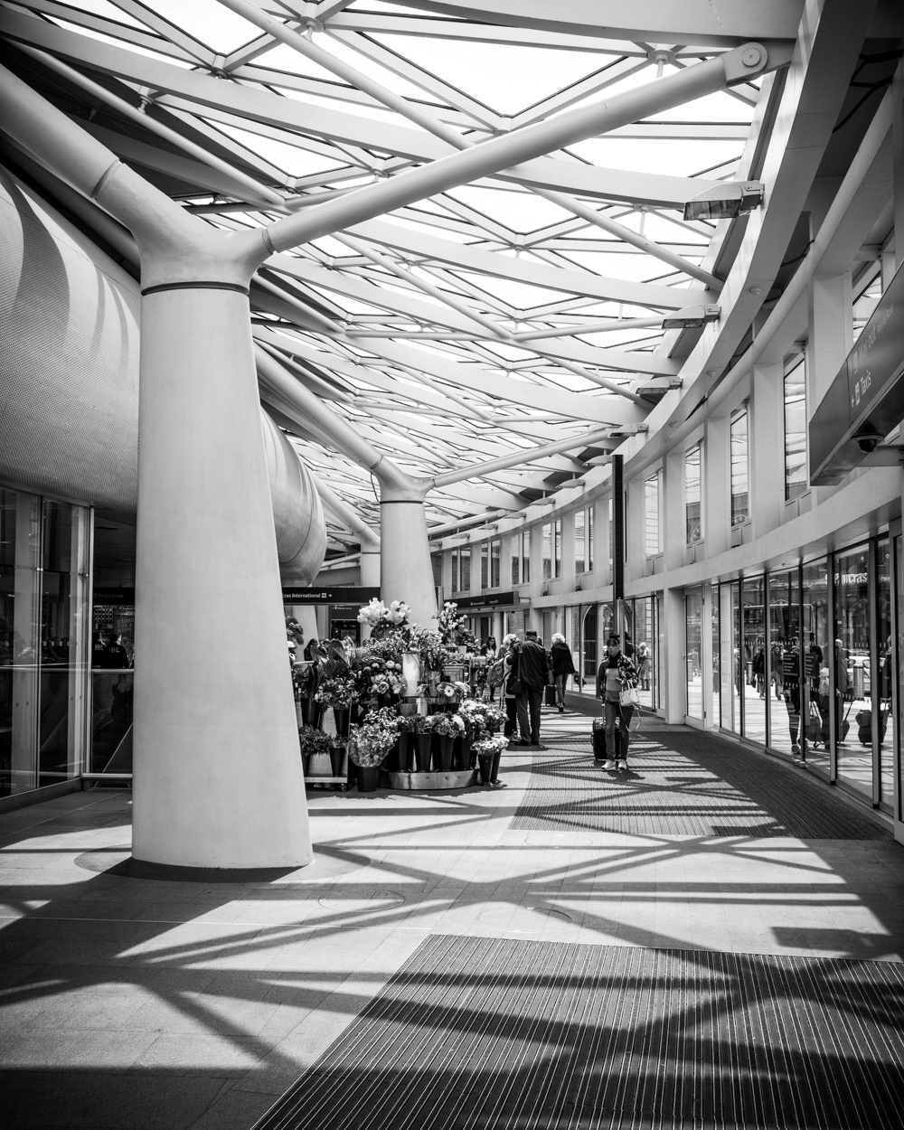 Western Range shops, Kings Cross Station. Image © Nik van Herpt
