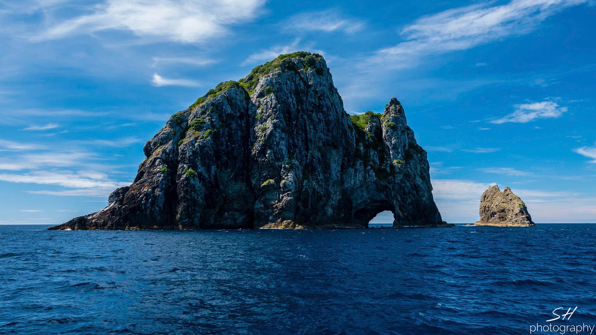 Motukokako Island - Hole in the Rock