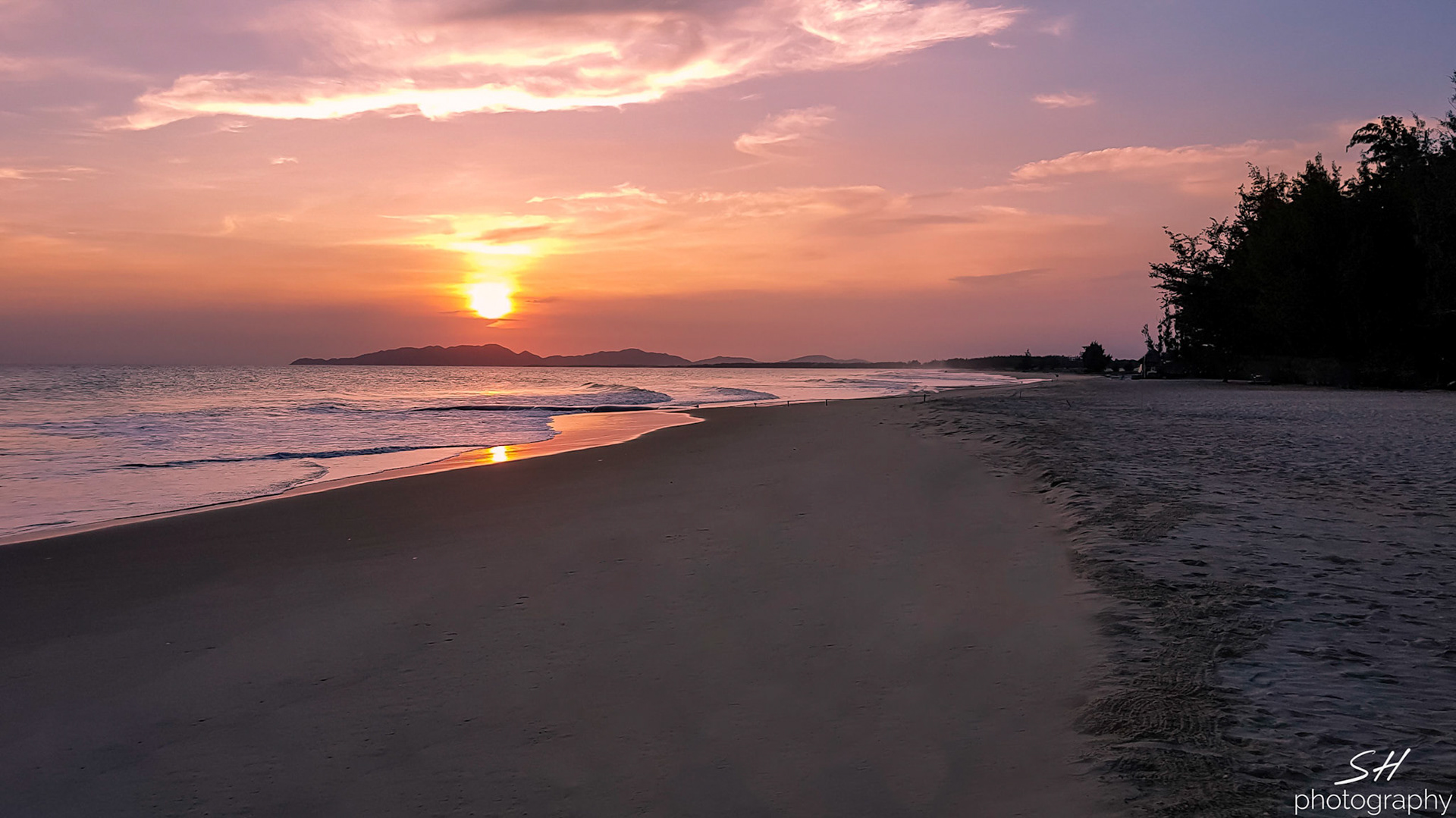 Sunset over Hồ Tràm beach