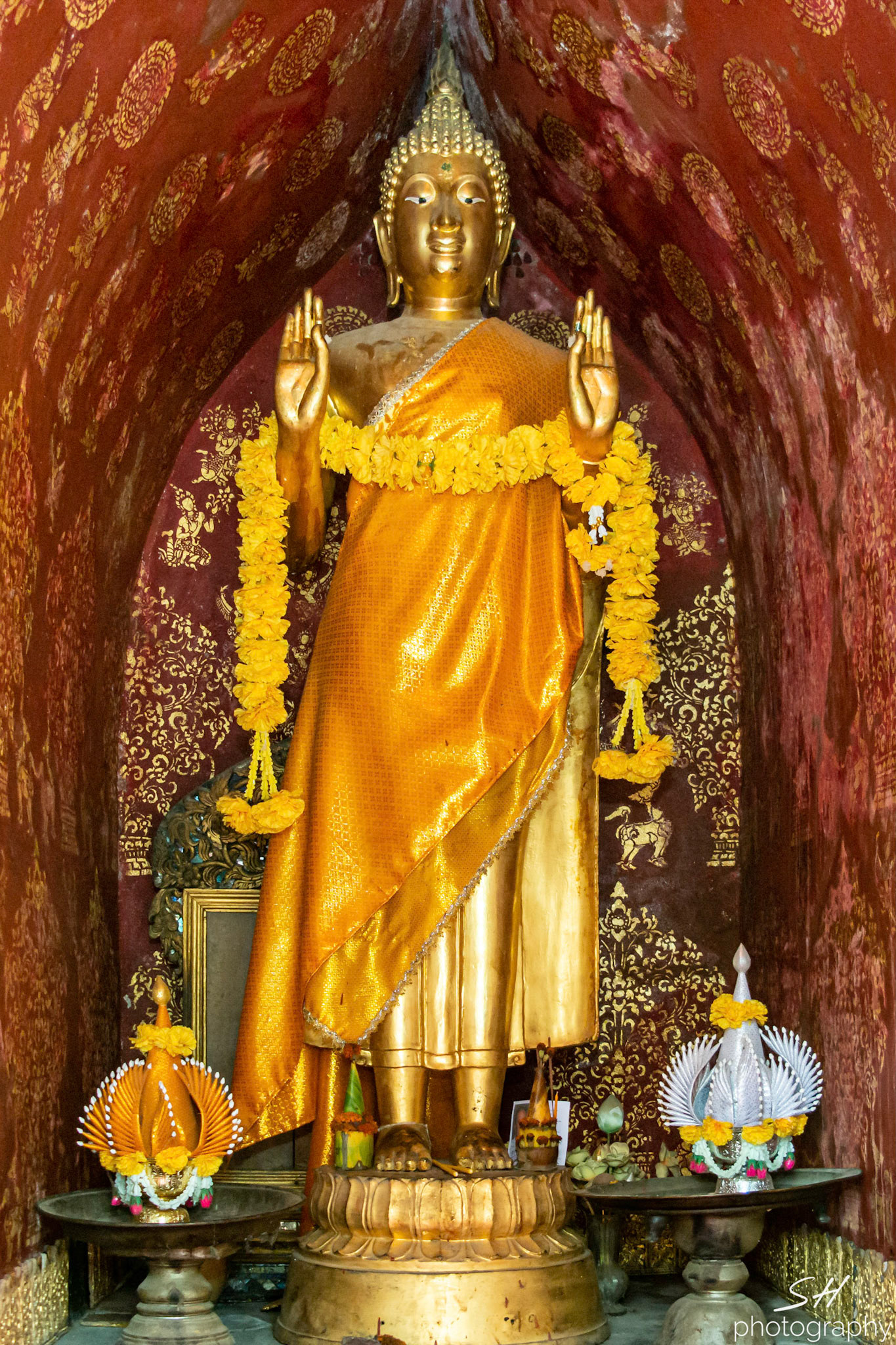 Statue at Wat Xieng Thong