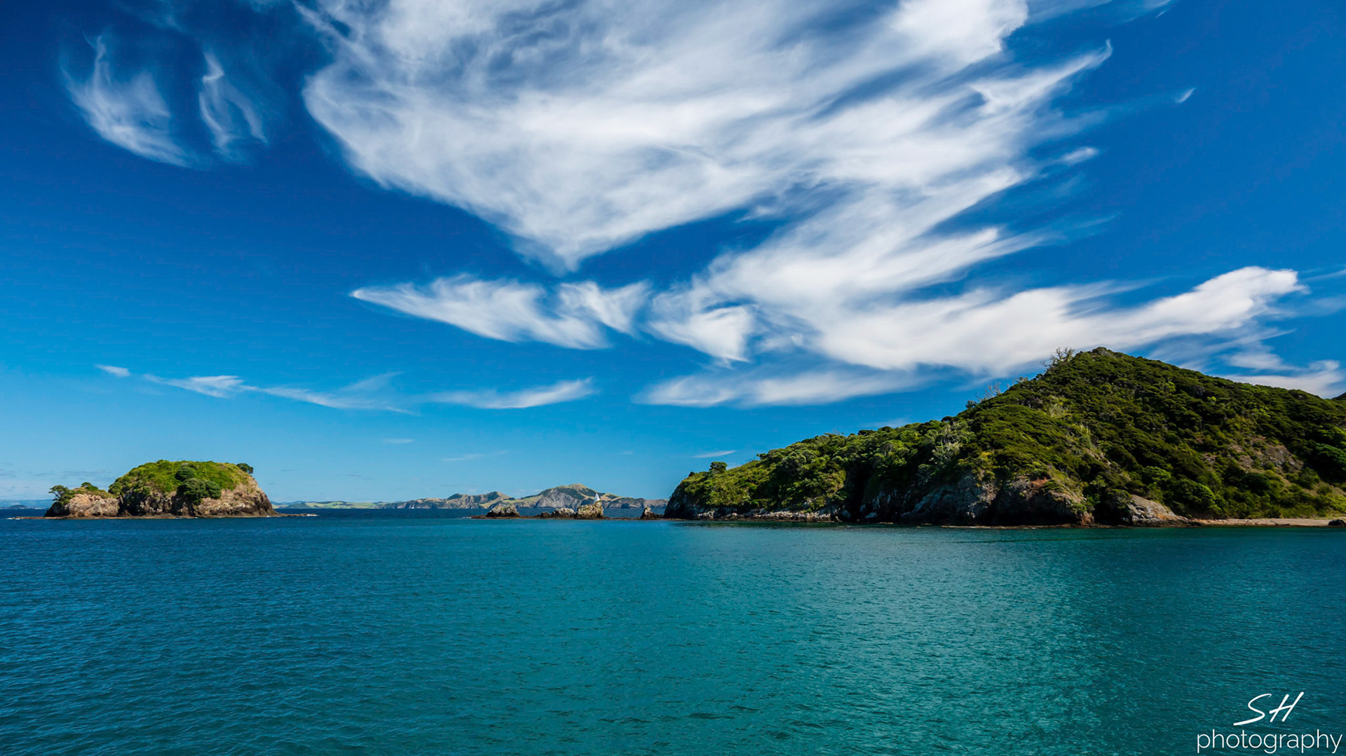 Motungarara and Okahu Islands