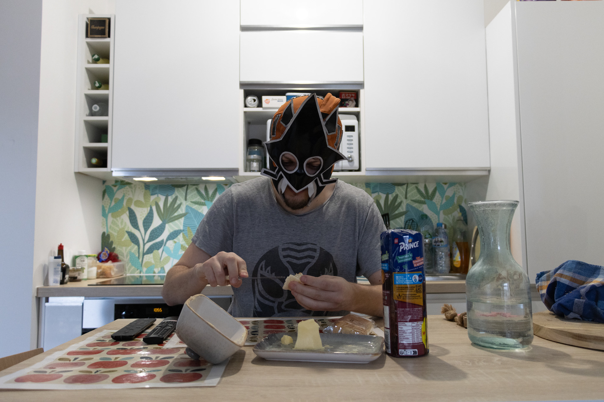 il a un quotidien rythmé et se réveil tôt le matin pour prendre son petit déjeuné, 23 fevrier 2023, FRANCE