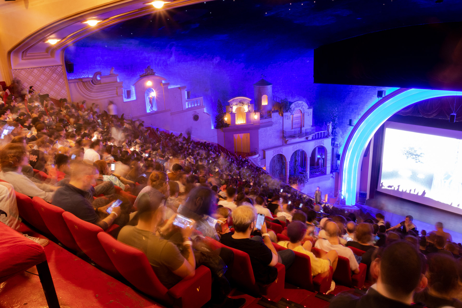 Le Grand Rex, Grande salle balcon haut, pendant le marathon de la trilogie des seigneurs des anneaux, Paris.