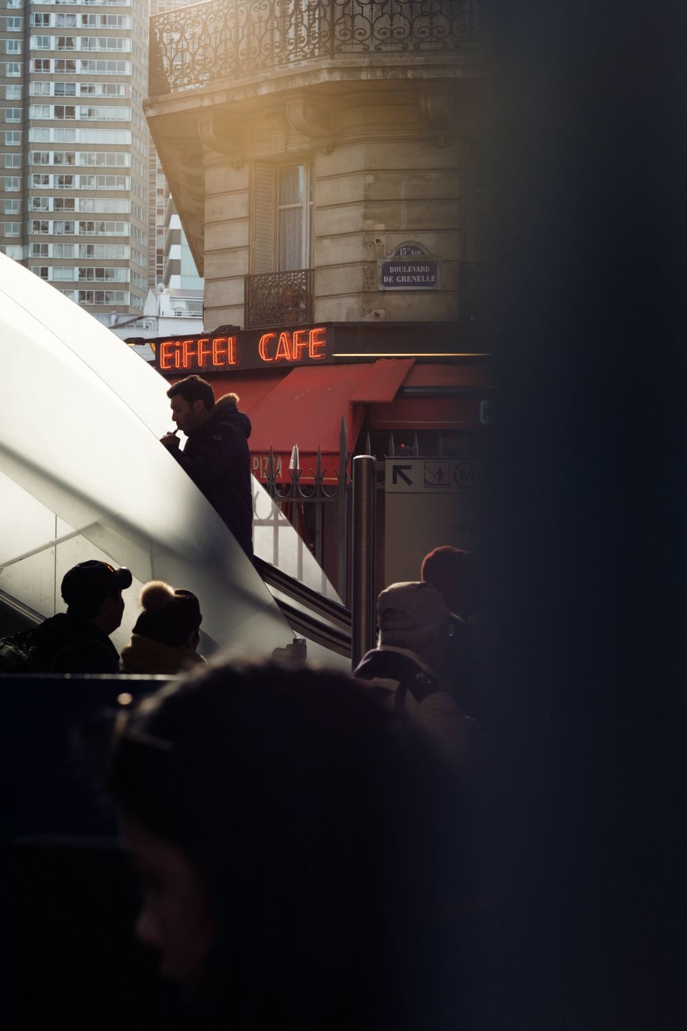 2018-1063 - Eiffel Cafe, Paris