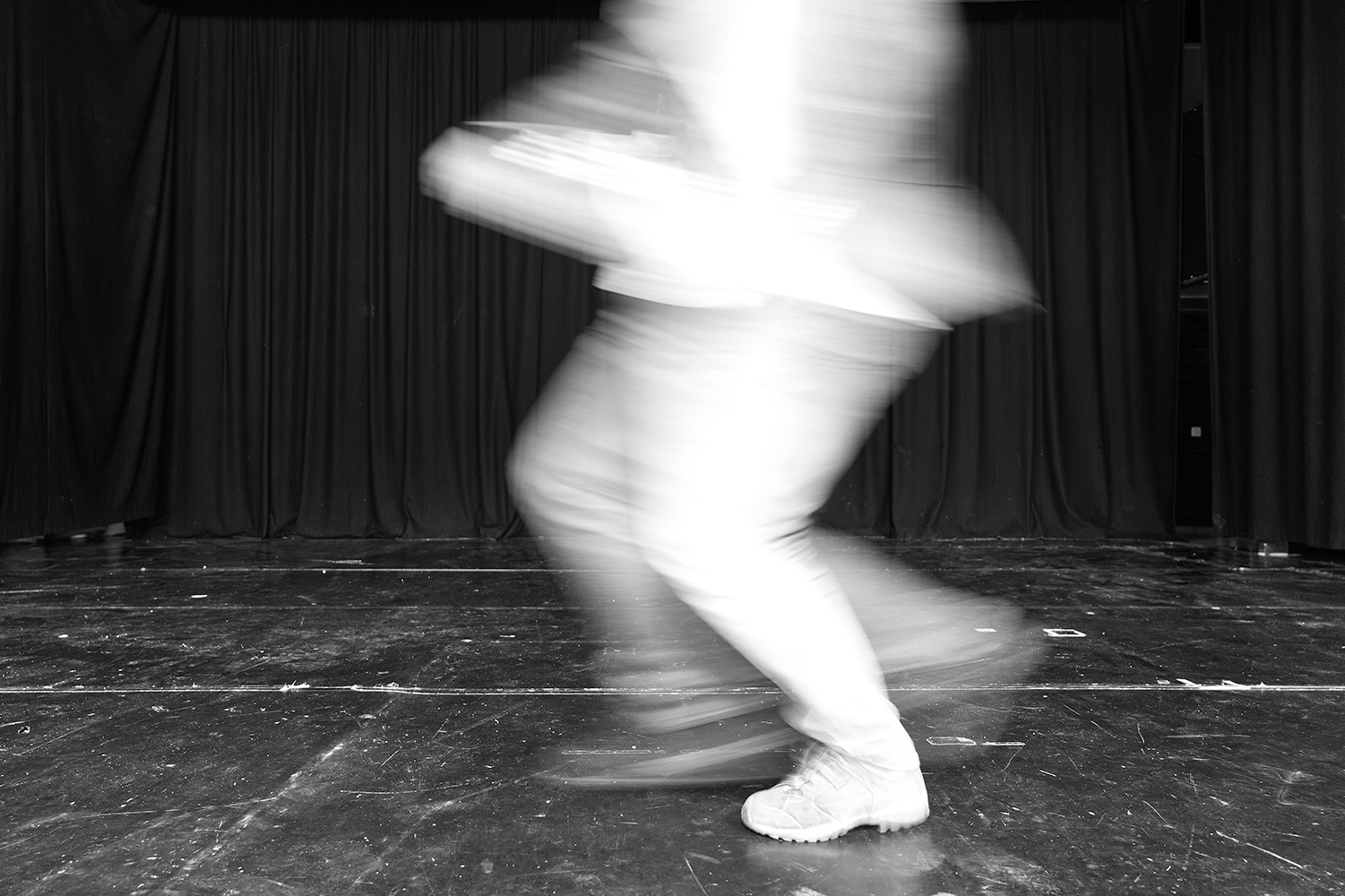 Laatste optreden op podium aula Koningin Wilhelmina College. Als puber speelde ik hier toneel.