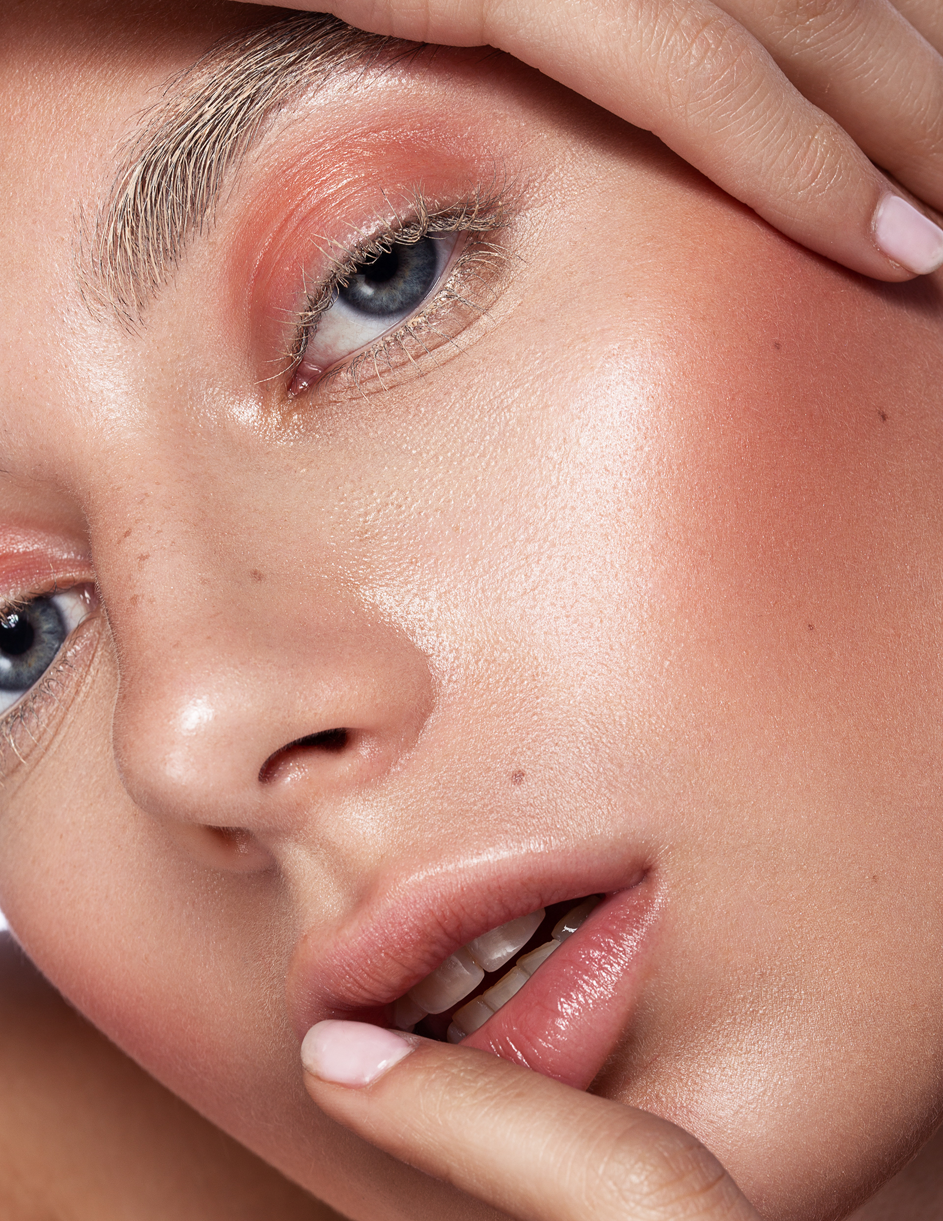 Beautyfotografie, Highend Retusche, Makup Peachy Look, Closeup