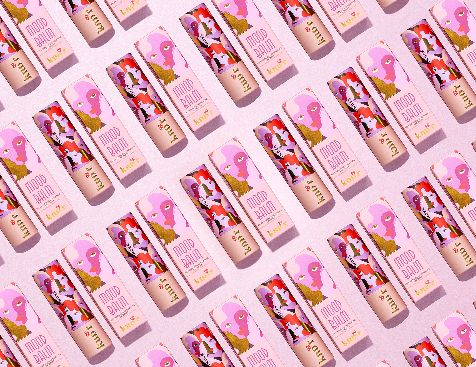 Produktfoto, Lippenstift mit Verpackung vervielfacht, rosa Hintergrund, Produktfotograf, Produktfotografin