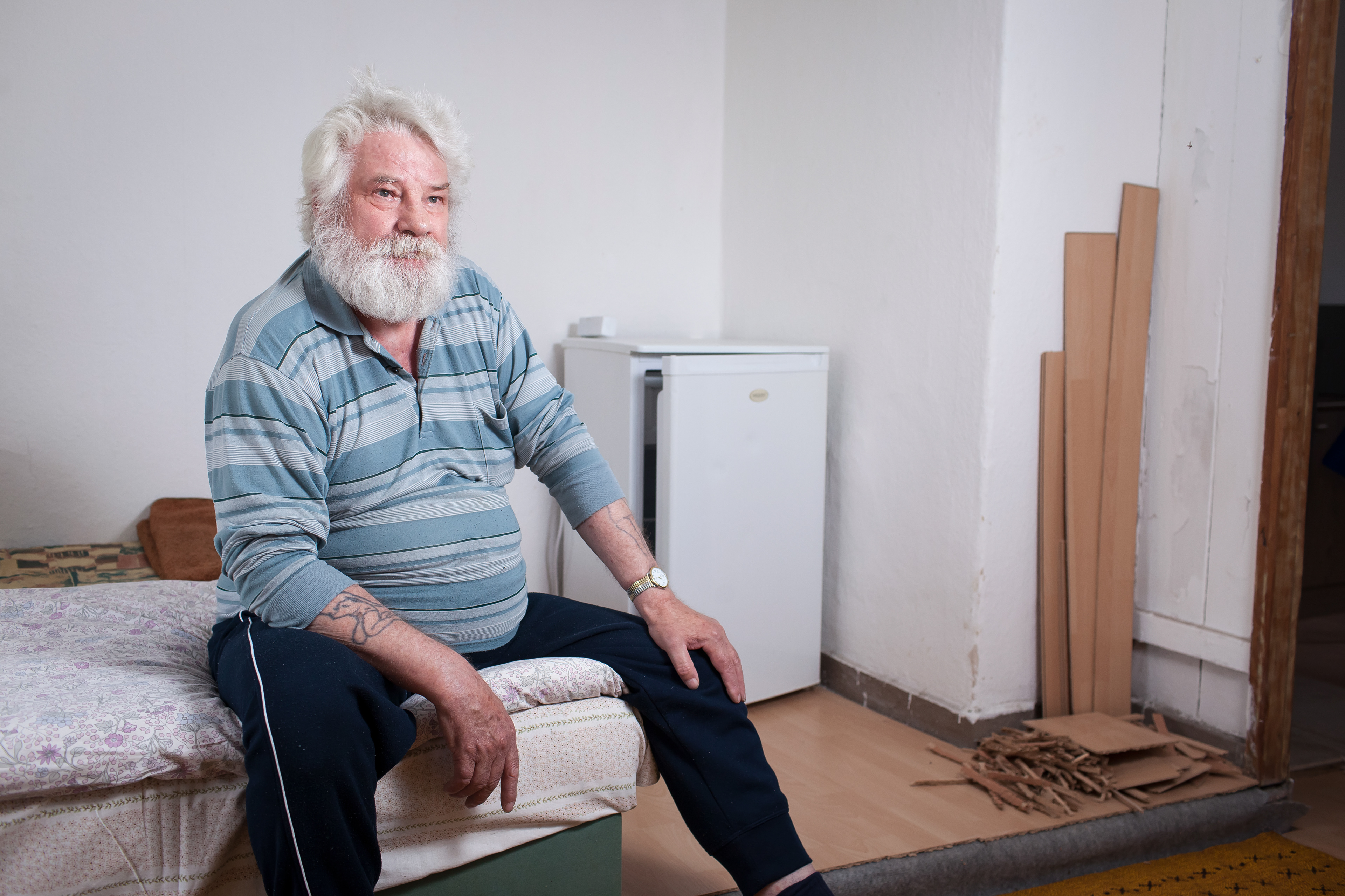 Anwohner eines Männerwohnheims