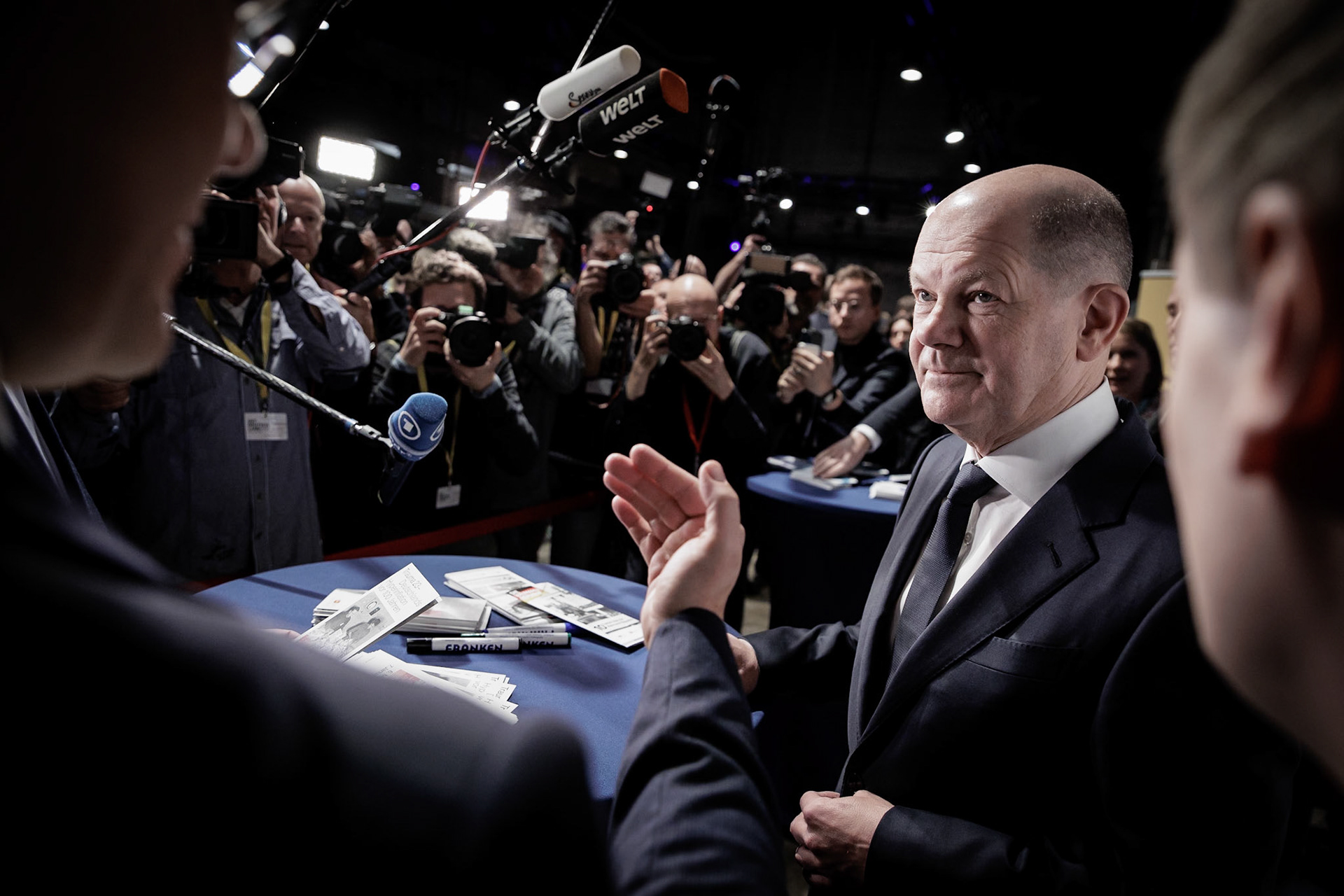 Bundeskanzler Olaf Scholz auf der Konferenz Ostdeutschland 2030 - fotografiert für Bundesfoto im Auftrag des Bundeskanzleramtes, Leipzig, 17.11.2023