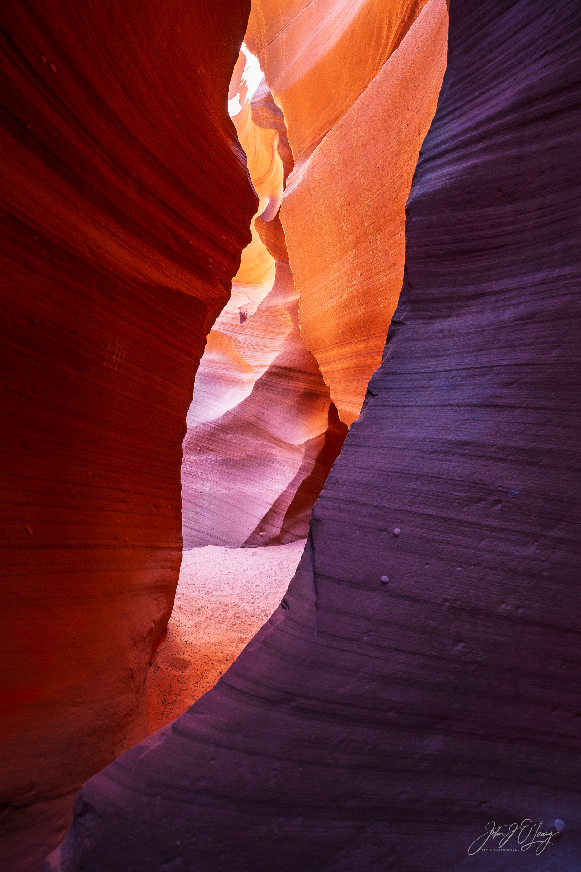 COLORS OF ANTELOPE CANYON - ARIZONA