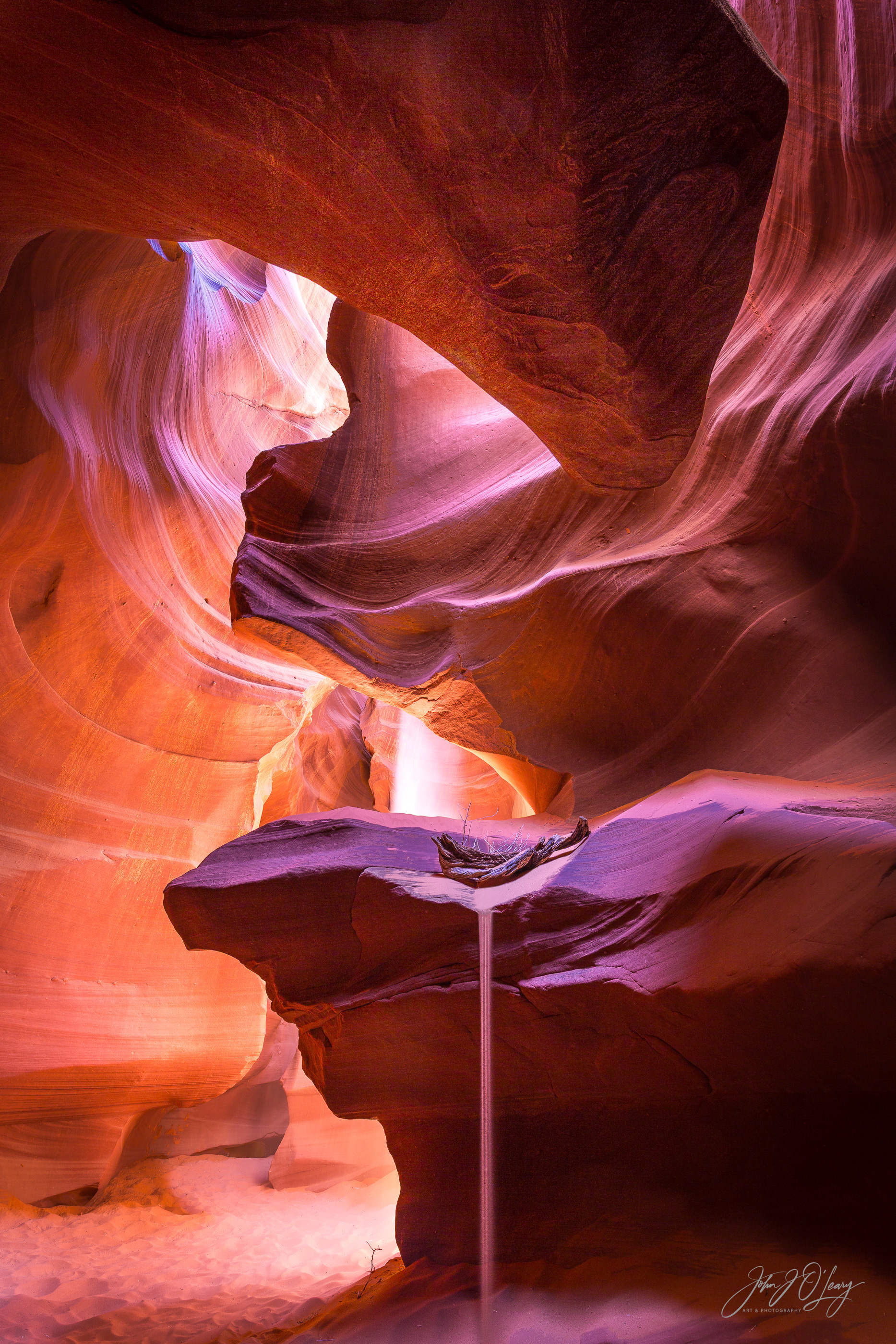 SANDFALL - ANTELOPE CANYON - ARIZONA