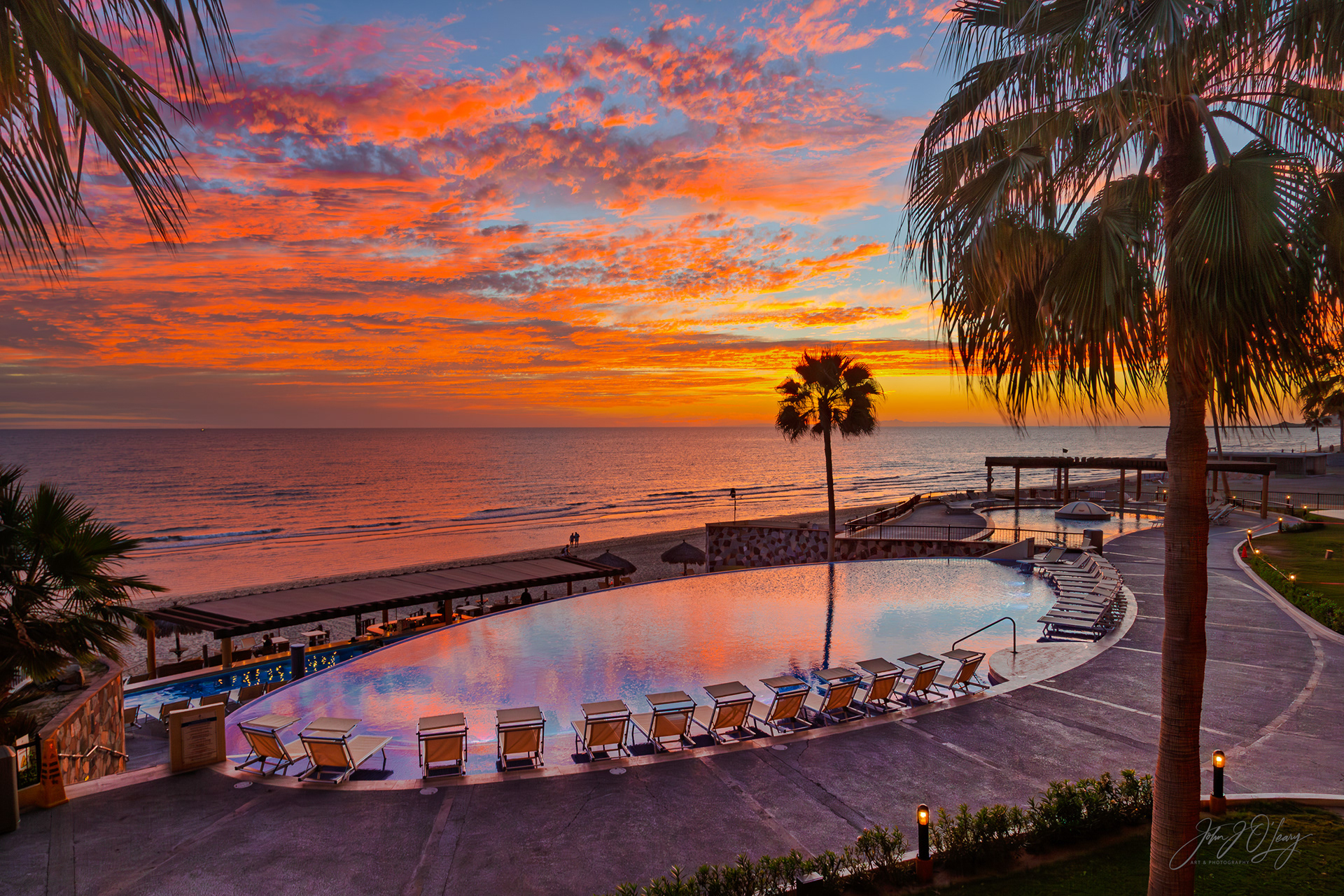NEGATIVE EDGE POOL AT SUNSET - MEXICO