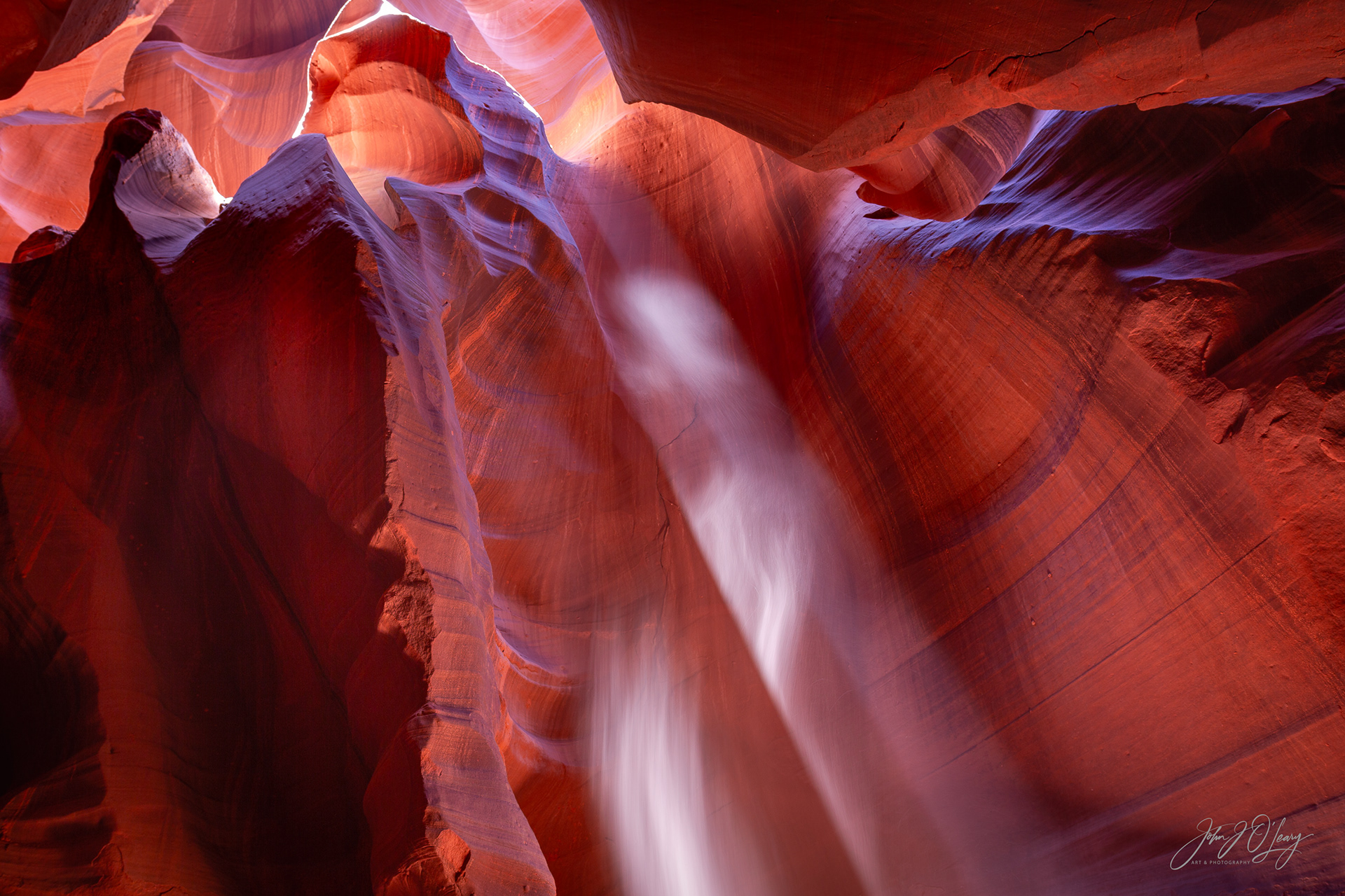 UPPER ANTELOPE CANYON GHOST - ARIZONA