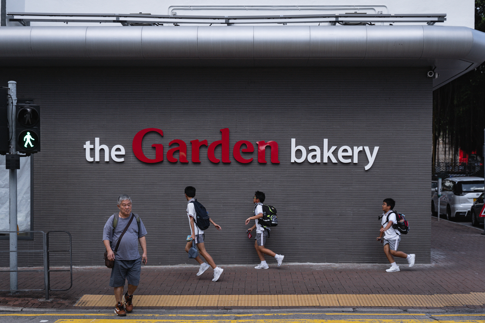 原本位於青山道外的『嘉頓』中文大字為是次翻新後更換成 the Garden bakery 。