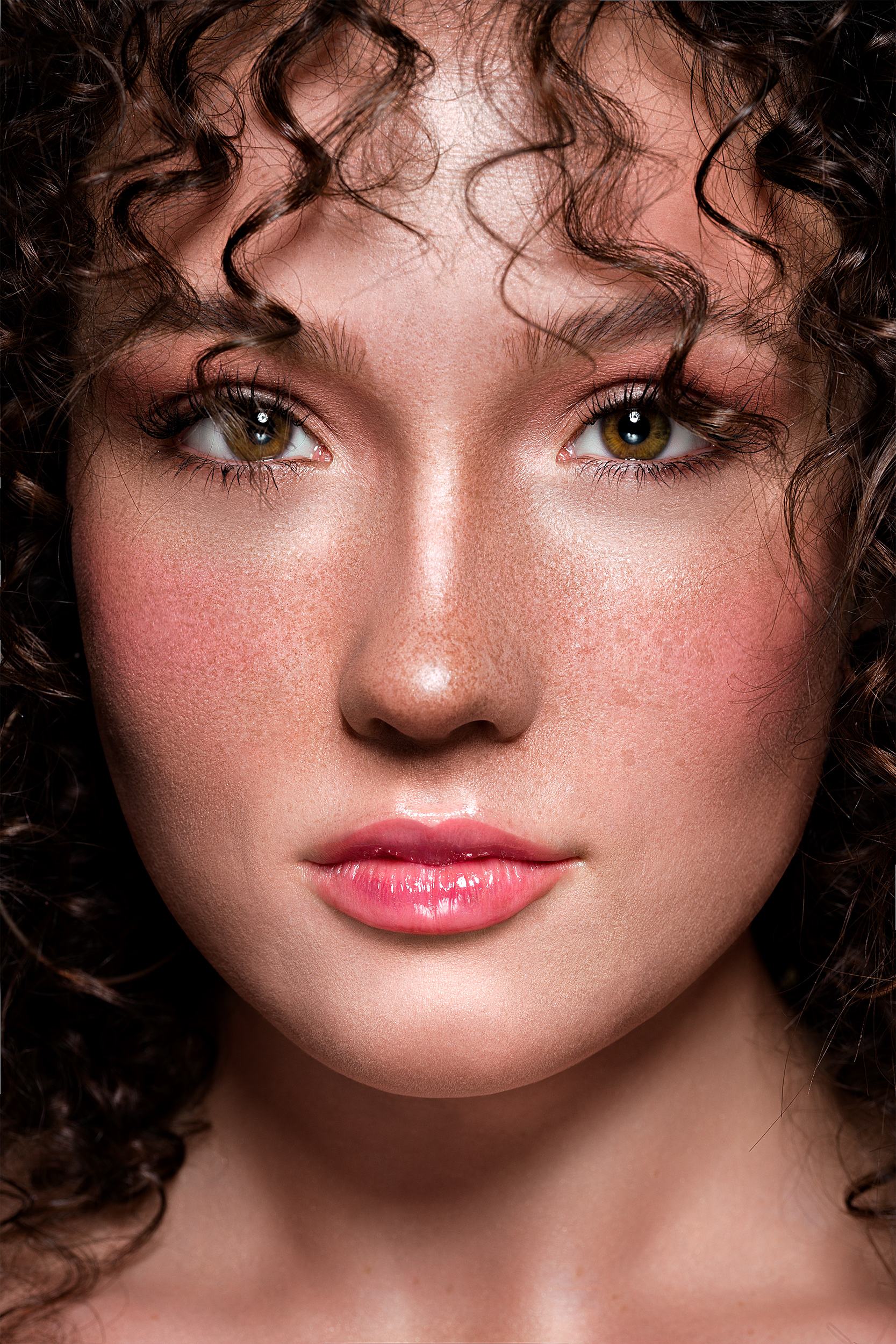 Model: Agnieszka Starostecka | MUA: Alena Vedernikova | Photographer: Matt Biena 