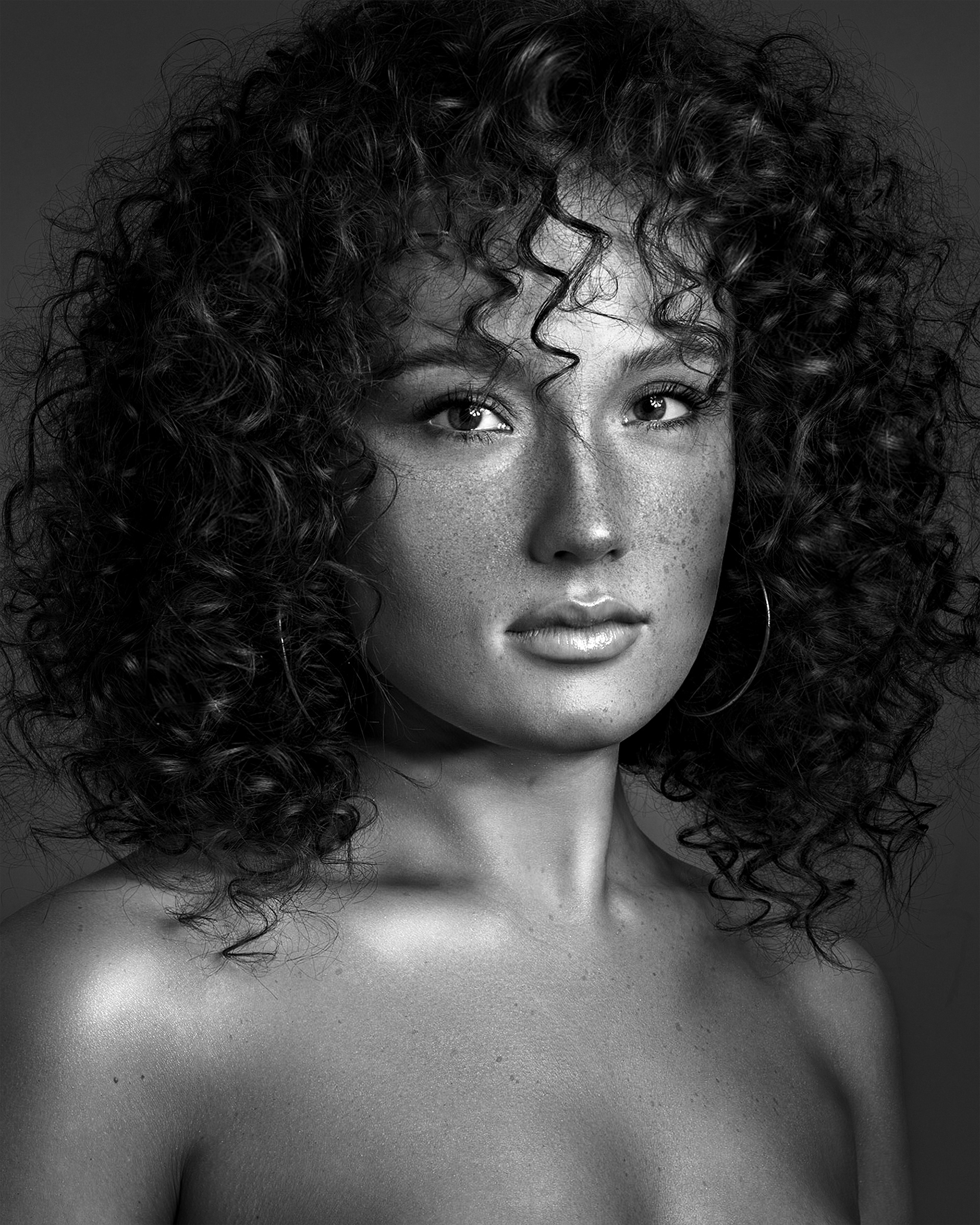 Model: Agnieszka Starostecka | MUA: Alena Vedernikova | Photographer: Matt Biena 