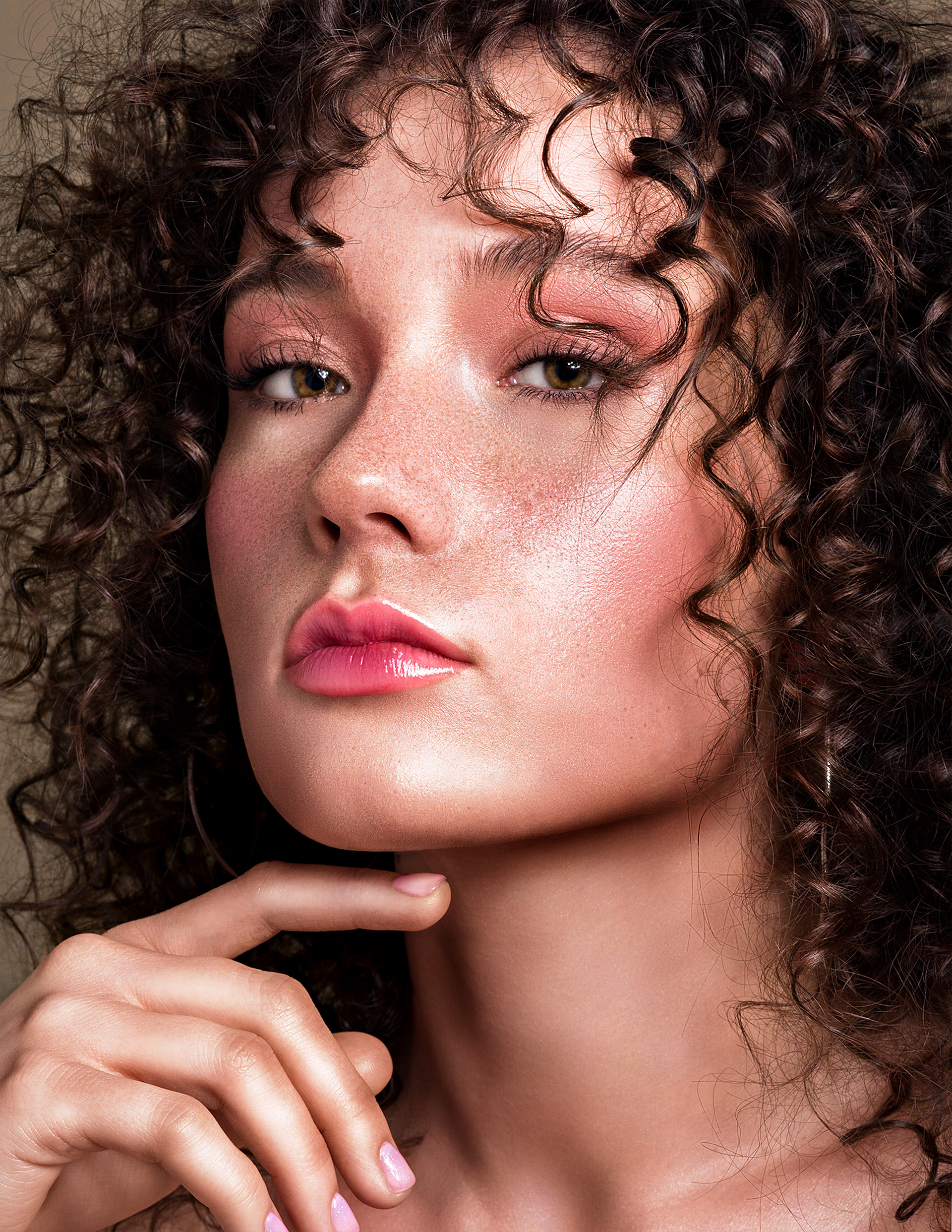 Model: Agnieszka Starostecka | MUA: Alena Vedernikova | Photographer: Matt Biena 