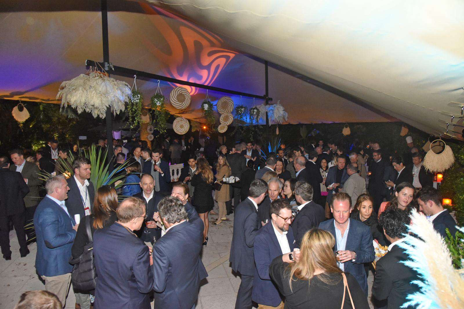 Expertly managed large-scale private gatherings with a touch of elegance.