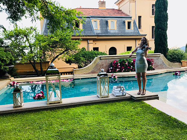 Curating immersive experiences in the most prestigious villas on the French Riviera.