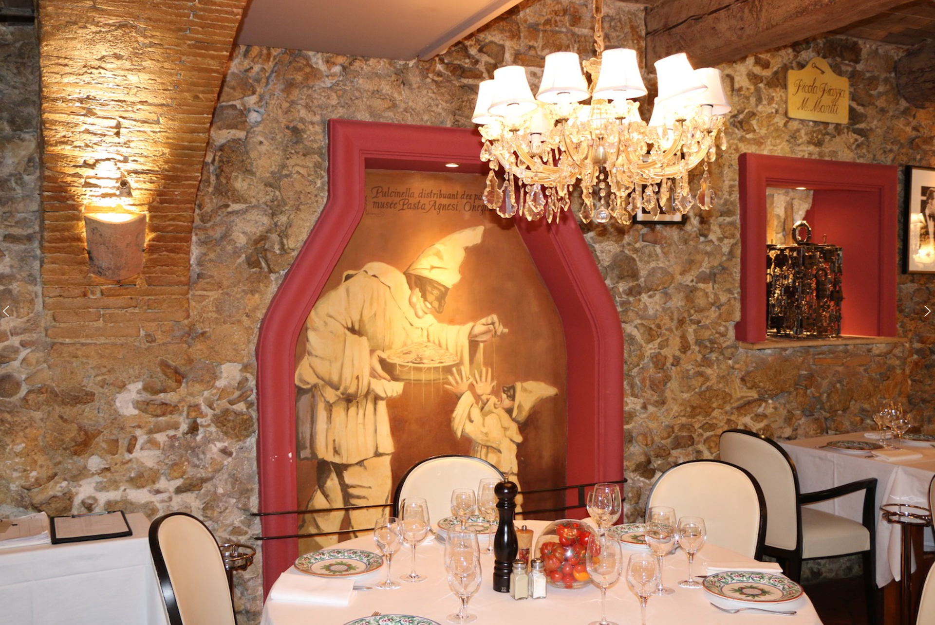 Authentic Italian soul meets Riviera chic in every detail of our table setting.