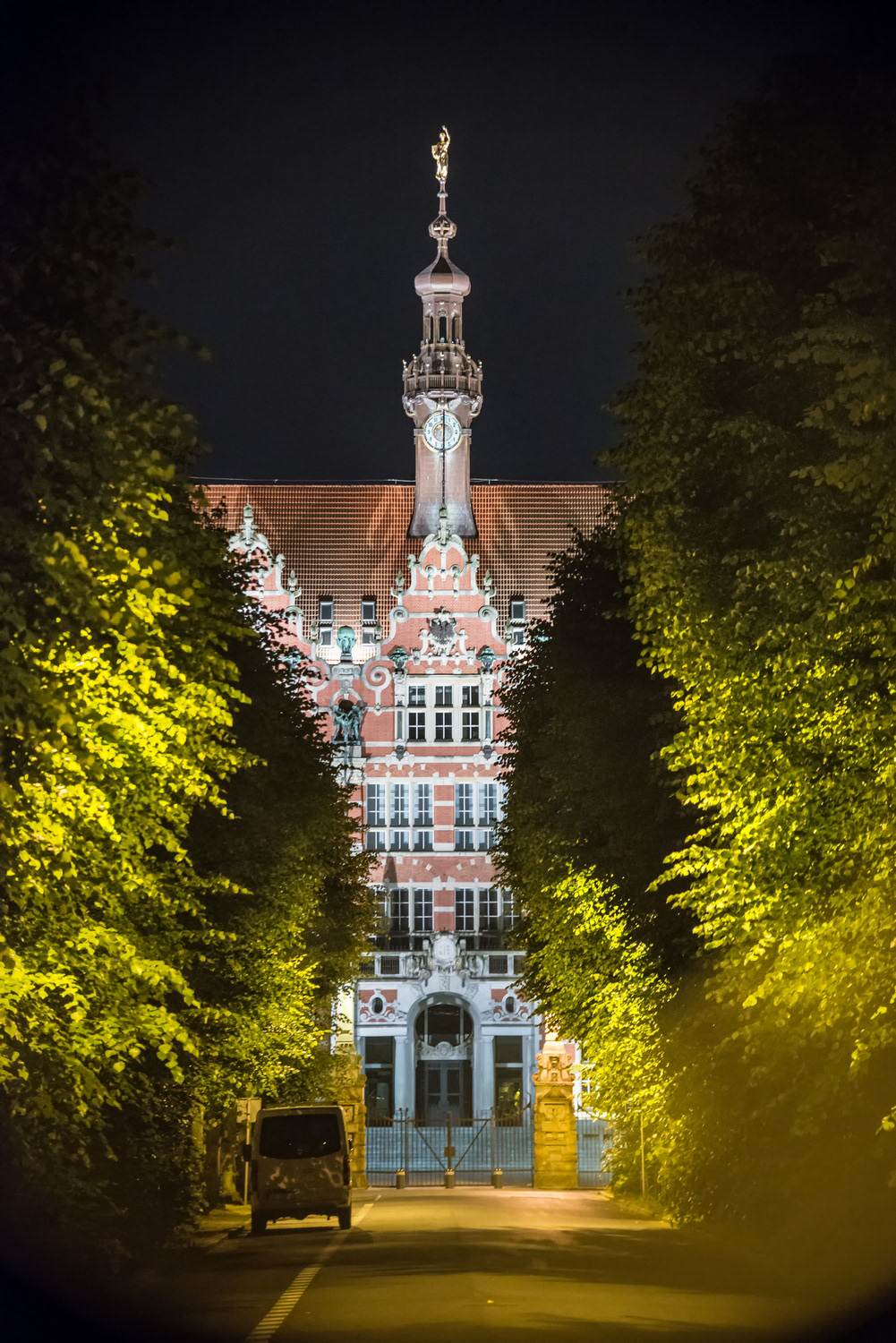 fotografia politechniki Gdańskiej nocą
