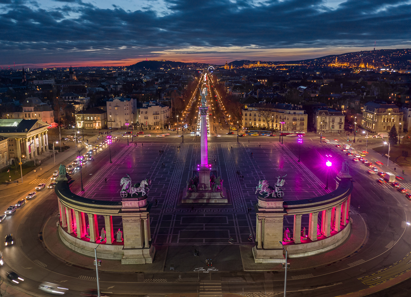 Illuminated Heroes' Square in pink lights - Giro Italia