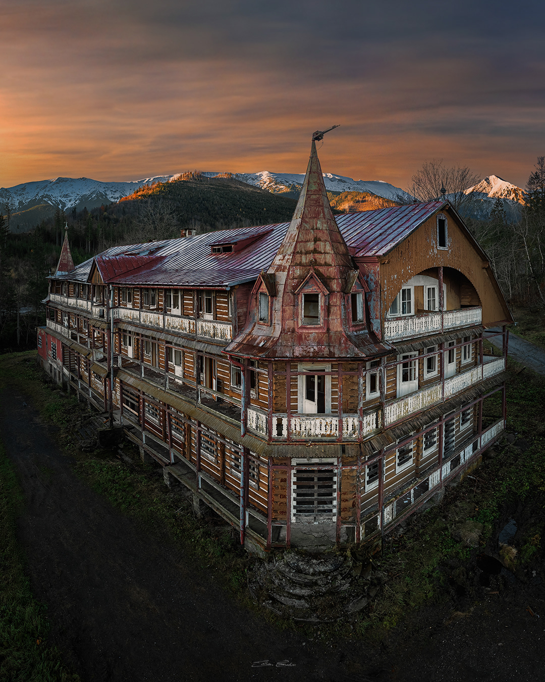 Abandoned mansion at the High Tatras
