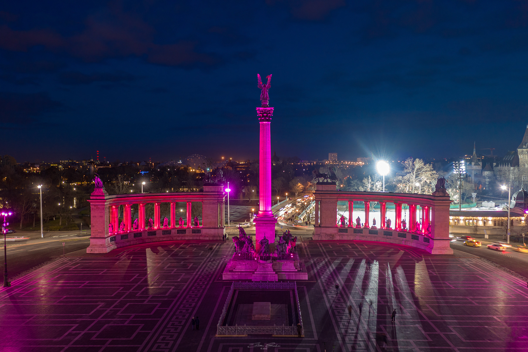 Illuminated Heroes' Square in pink lights - Giro Italia