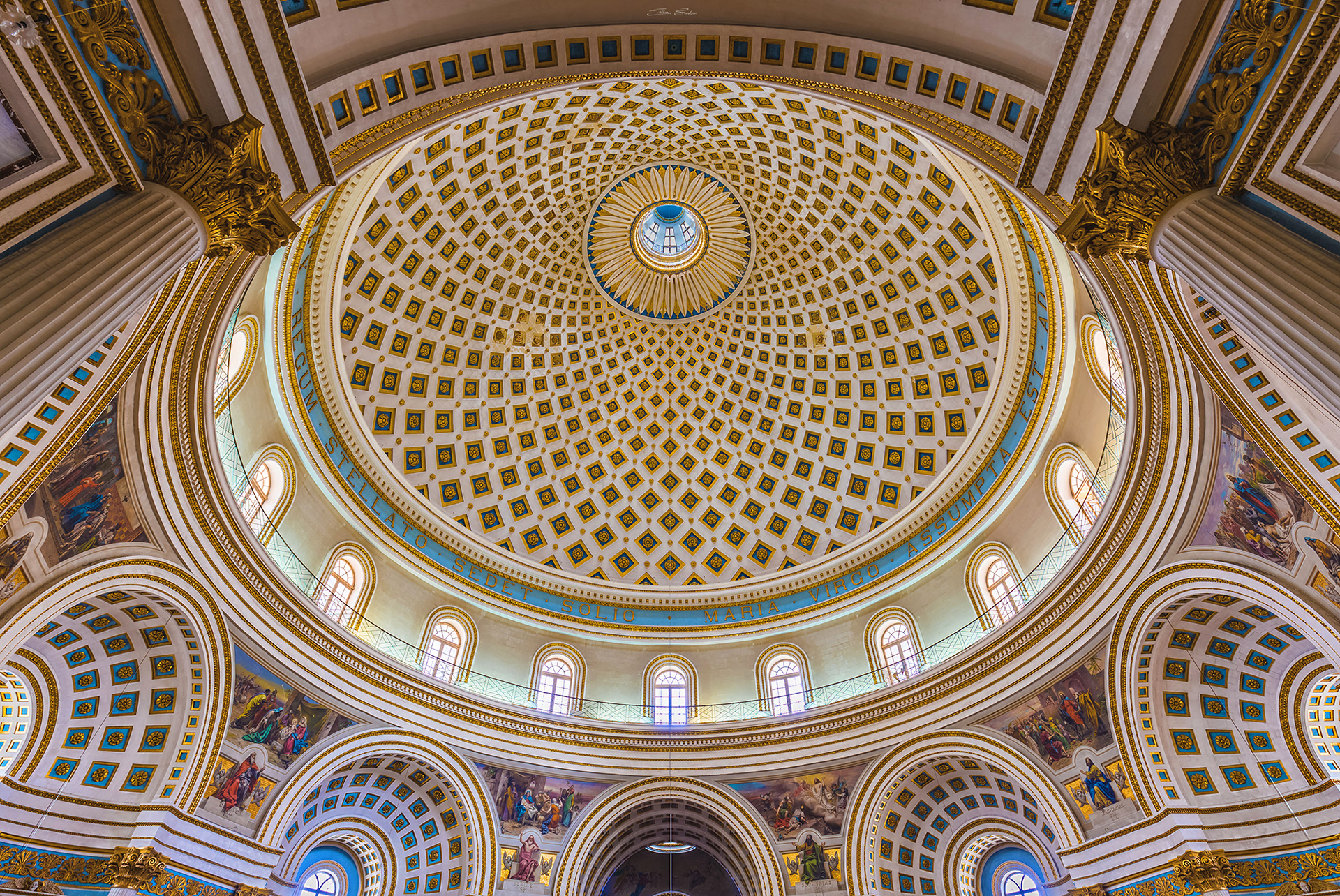Mosta Dome interior