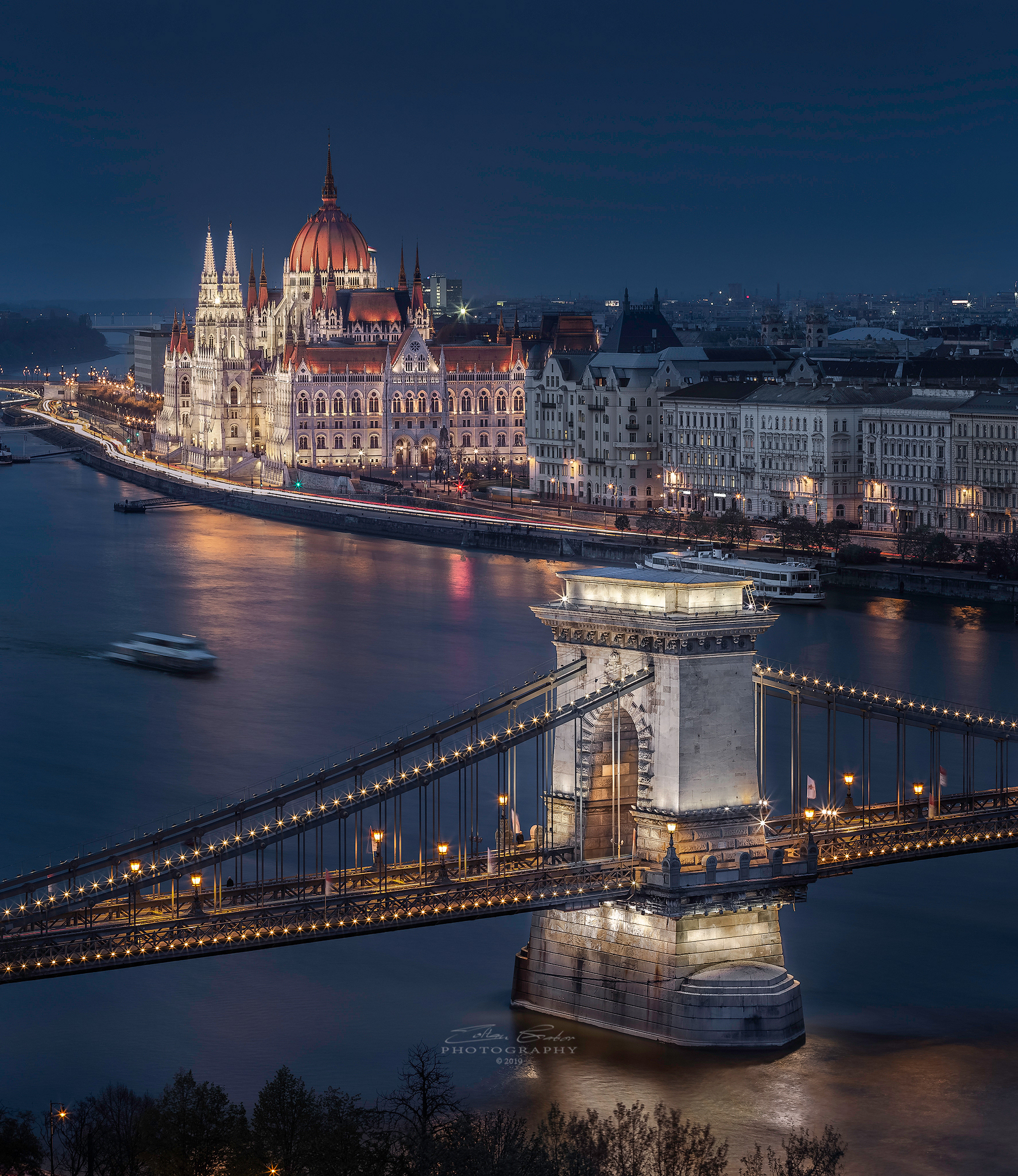 Széchenyi Chain Bridge and Parliament Building