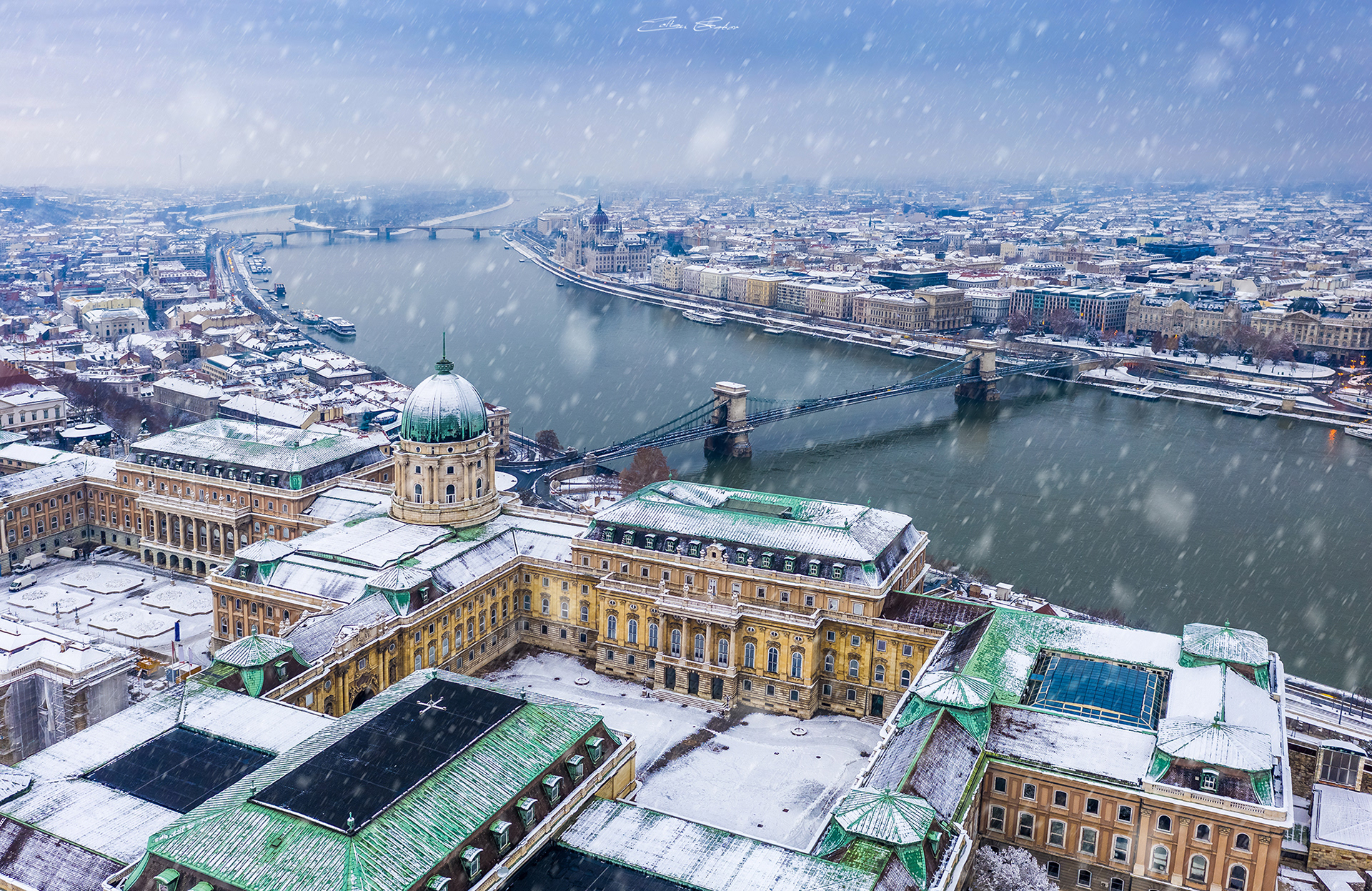 Snowing at Buda Castle Royal Palace