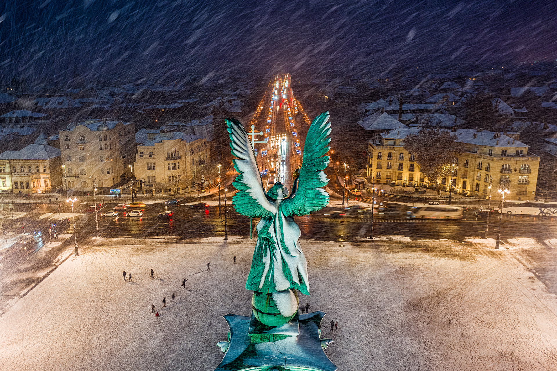 Snowy night at Heroes' Square