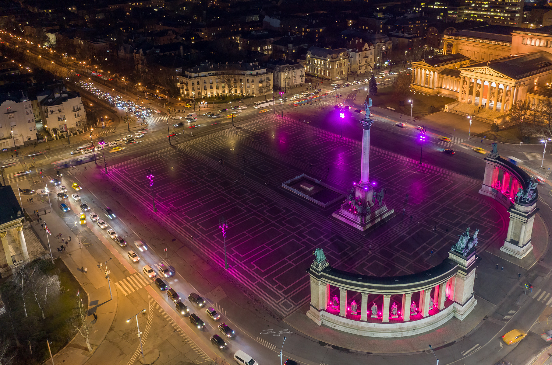 Illuminated Heroes' Square in pink lights - Giro Italia