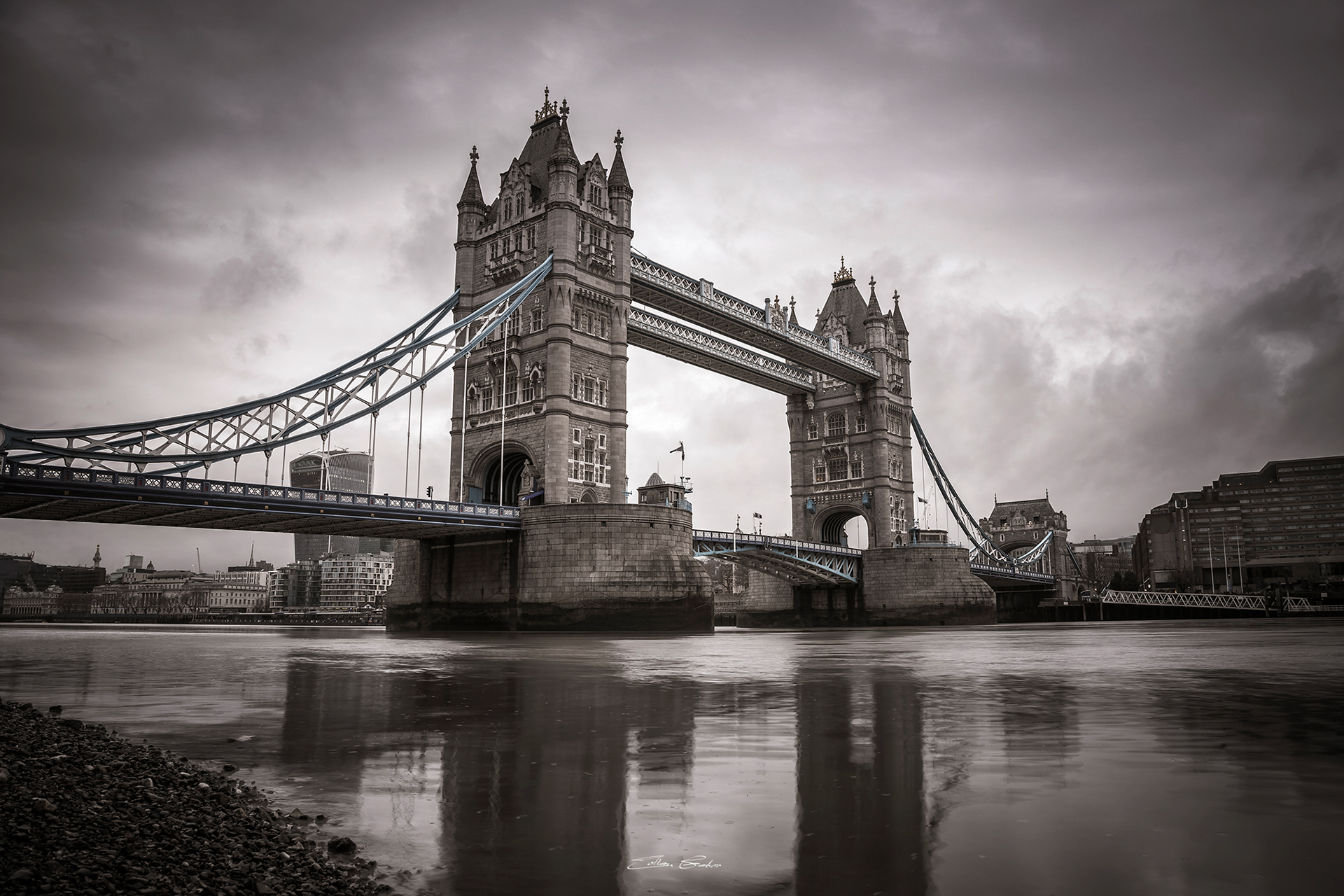 Tower BriTower Bridgedge