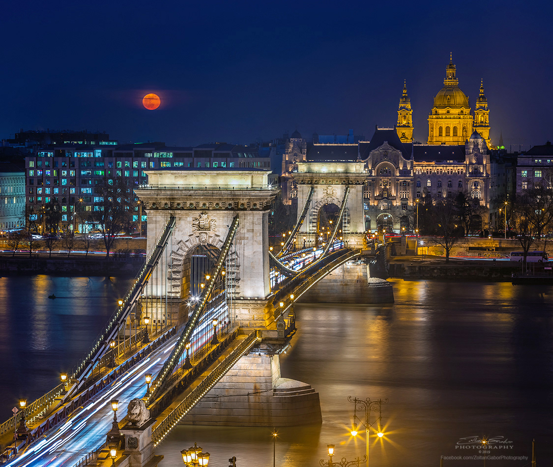 Széchenyi Chain Bridge and Blood Moon