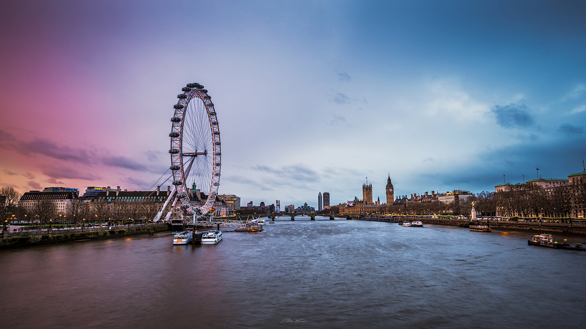Colorful sunset over River Thames with London Eye and the Big Ben at background