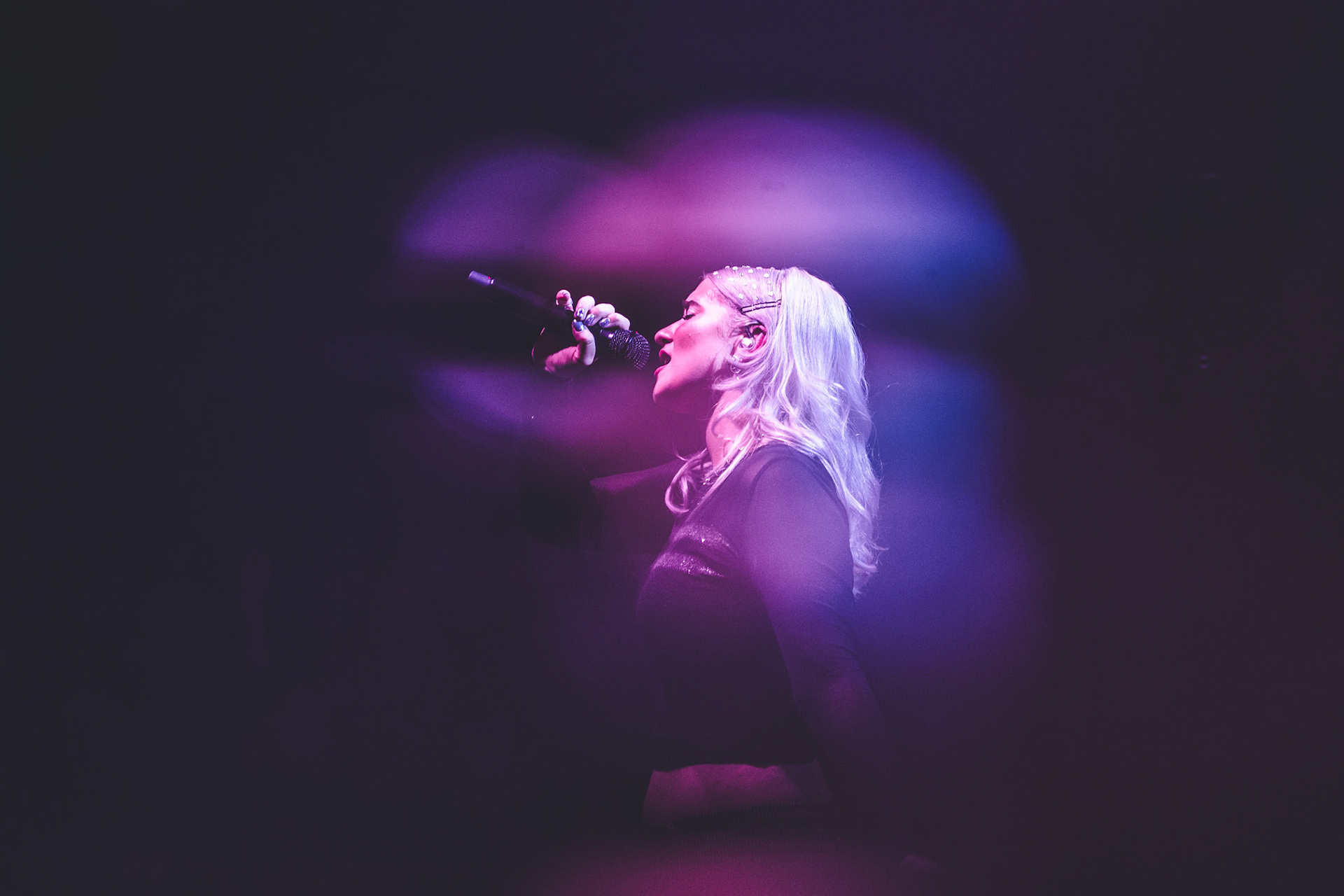 Ella Augusta @ Train