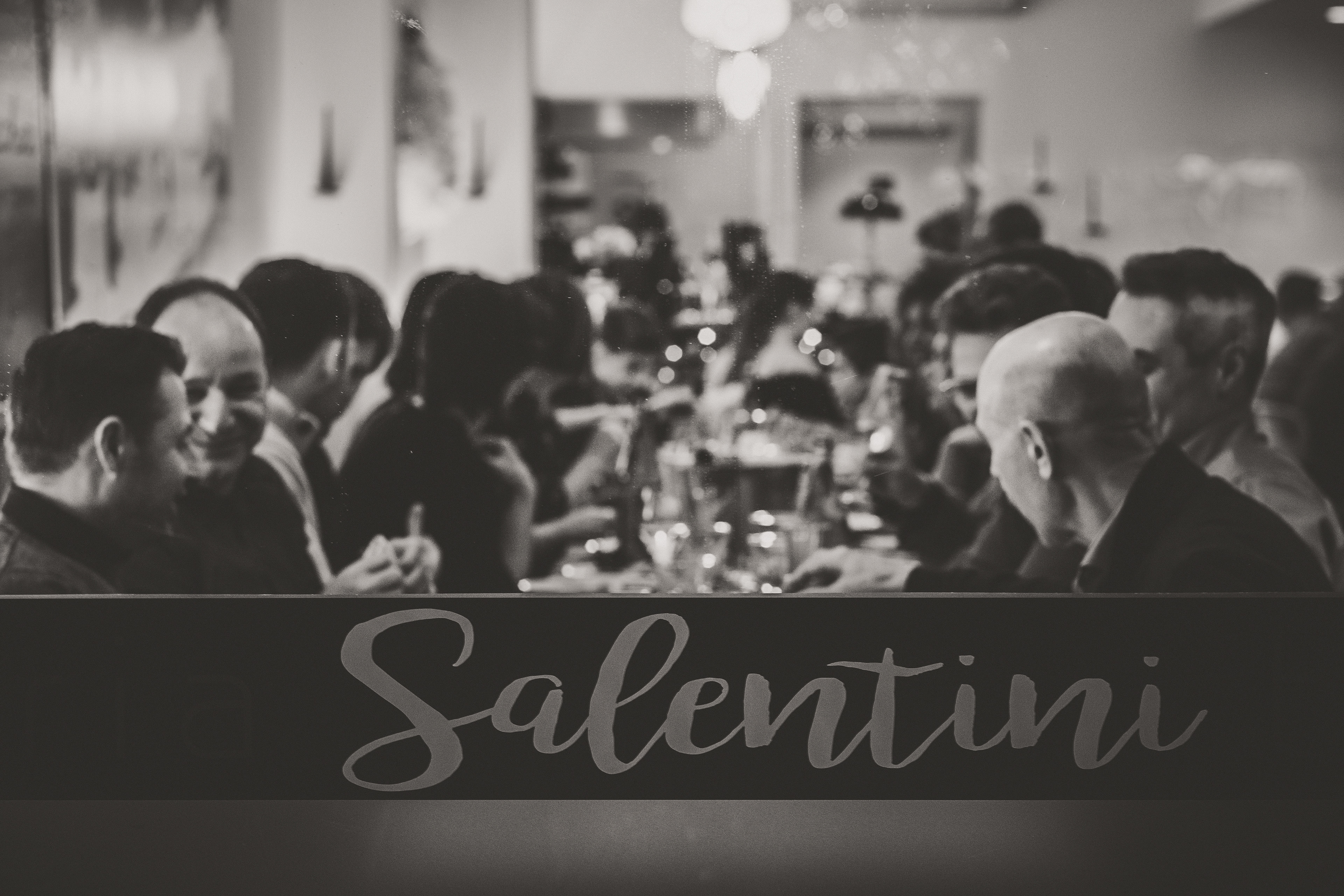 Zwart Wit foto's blijven bekoren. Telkens ik een shoot of reeks maak zal ik er enkele foto's in zwart wit tussen plaatsen. Vaak heb ik de foto's gemaakt met het idee om ze achteraf naar zwart wit om te zetten. 