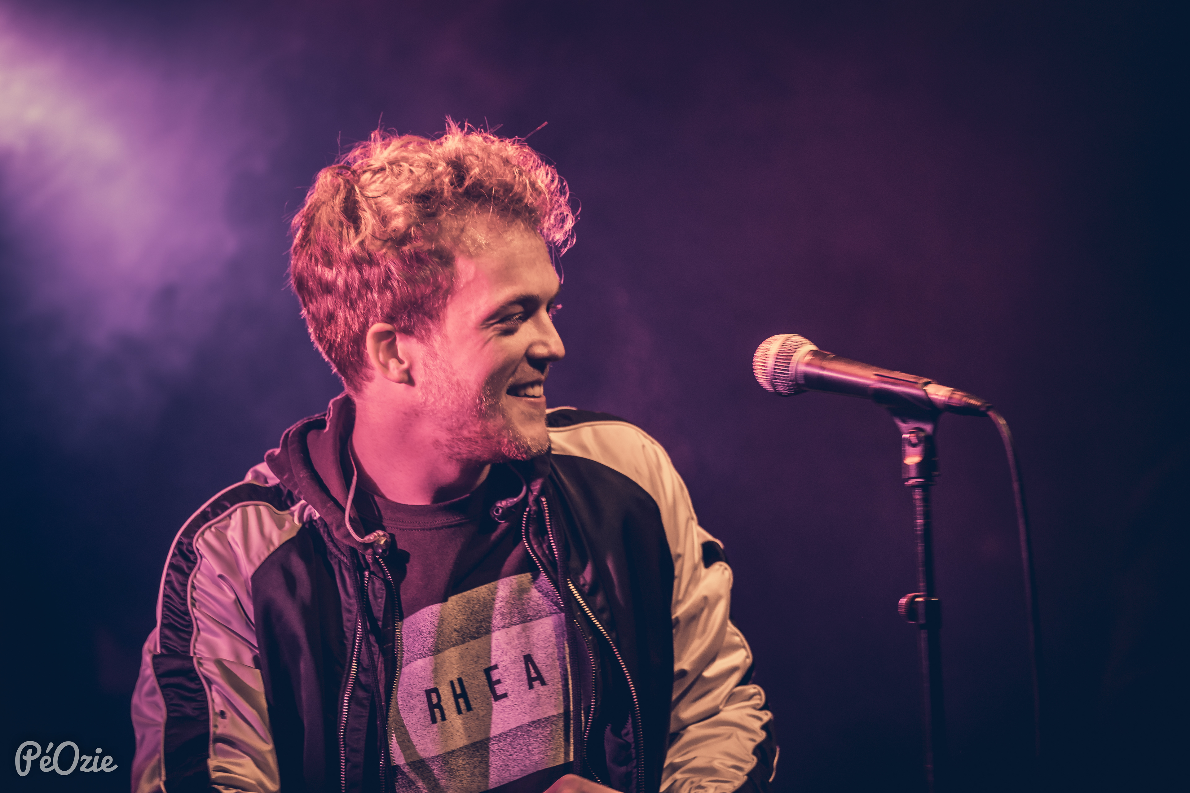 RHEA op NYX festival 2019. Moeilijke omstandigheden bij weinig en steeds wisselend licht, maar dat is nu net de uitdaging waar ik naar op zoek ben. Dat is PéOzie!